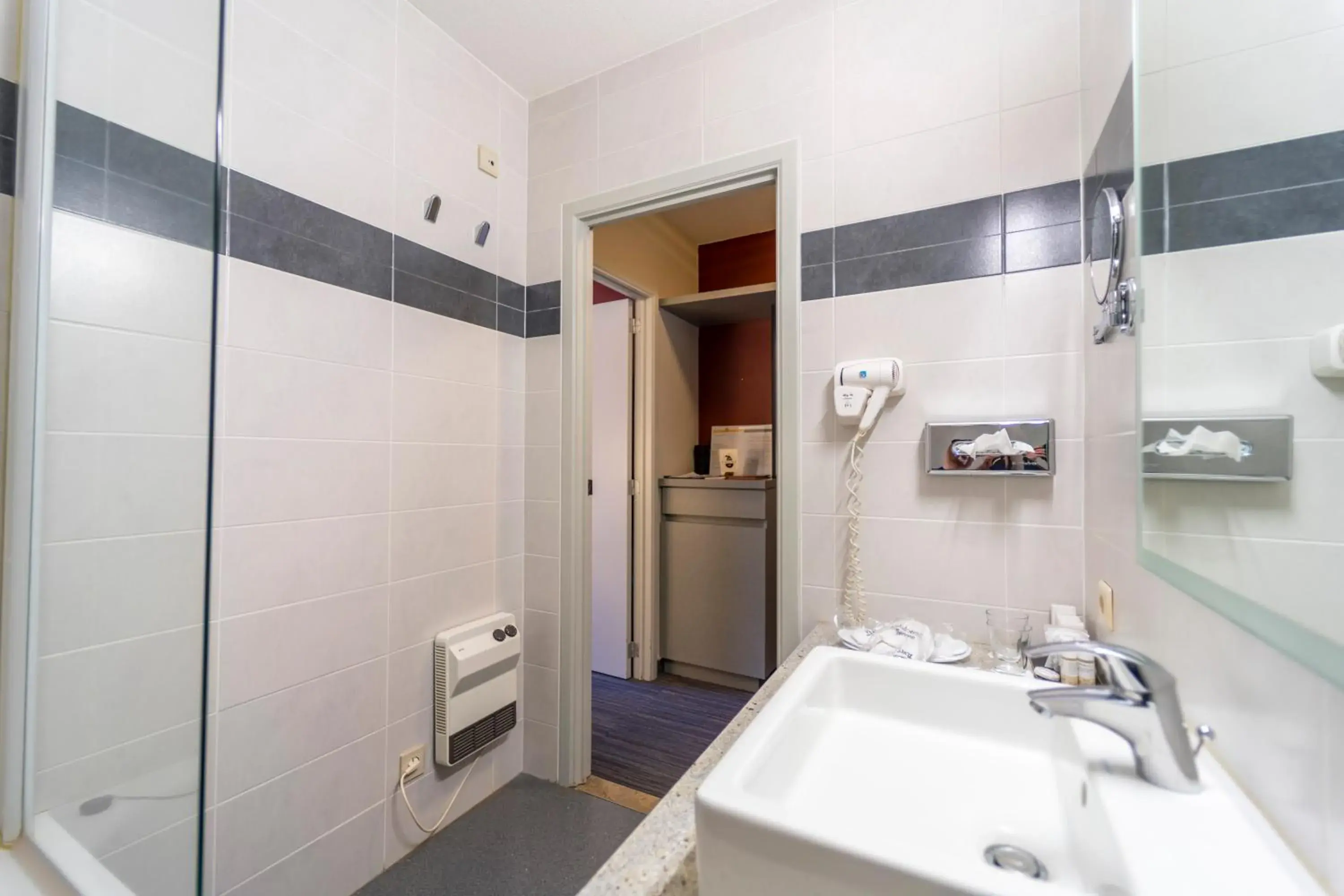 Standard Double or Twin Room in Hotel Ambiotel Standard Double or Twin Room in Hotel Ambiotel