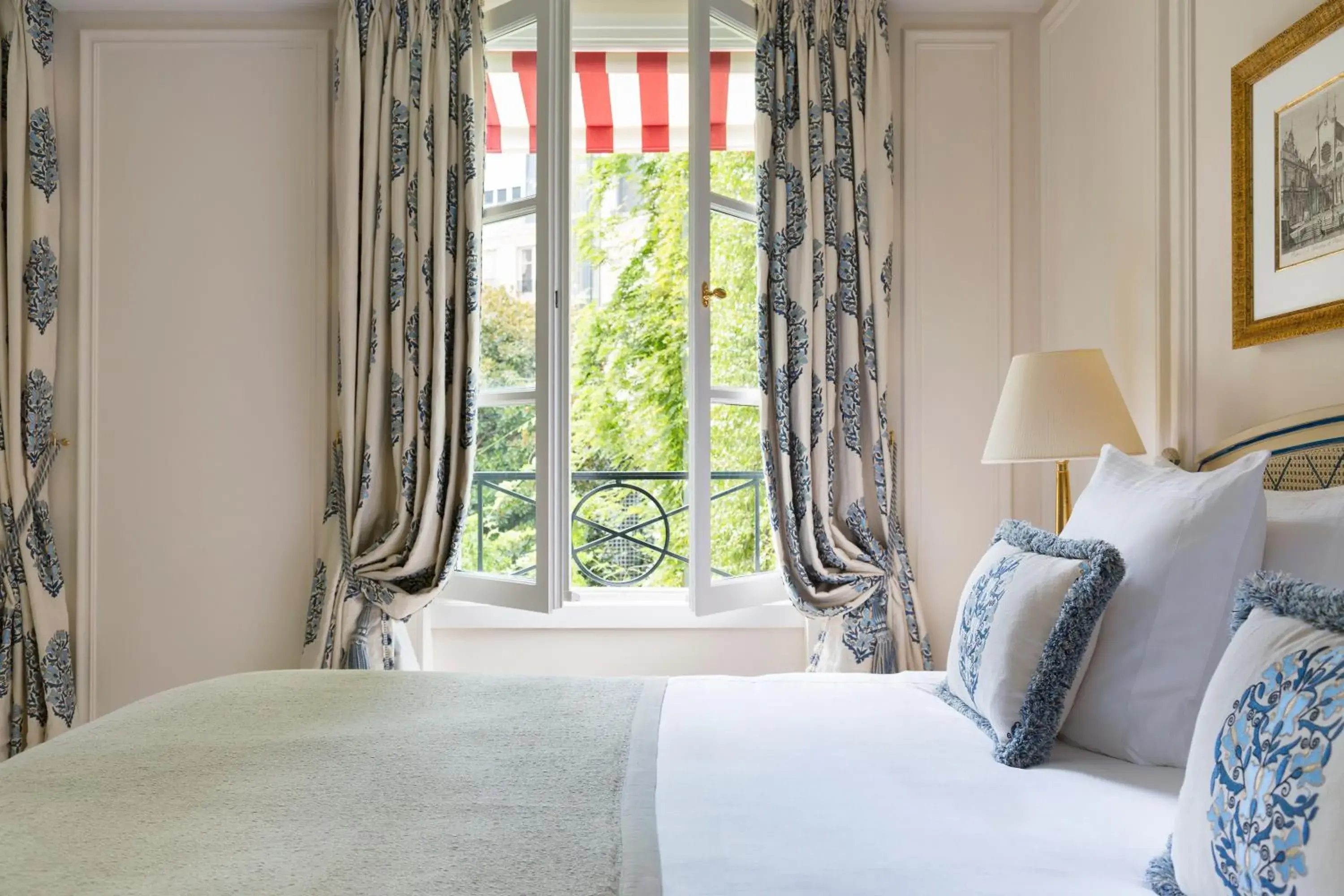 Junior Suite with Garden View in Le Bristol Paris, Oetker Hotels Junior Suite with Garden View in Le Bristol Paris, Oetker Hotels