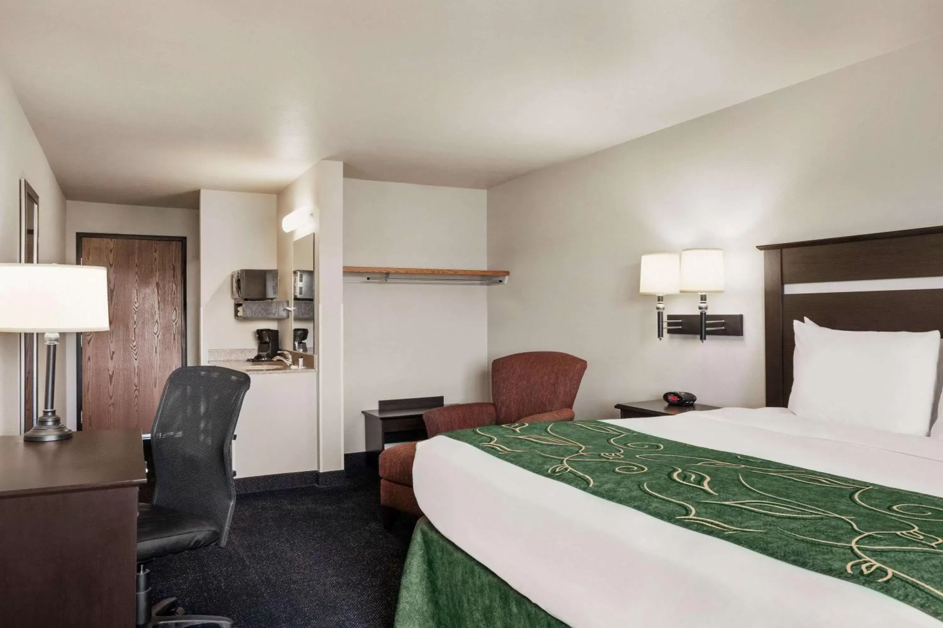 King Room - Mobility Access/Non-Smoking in Travelodge by Wyndham McAlester King Room - Mobility Access/Non-Smoking in Travelodge by Wyndham McAlester