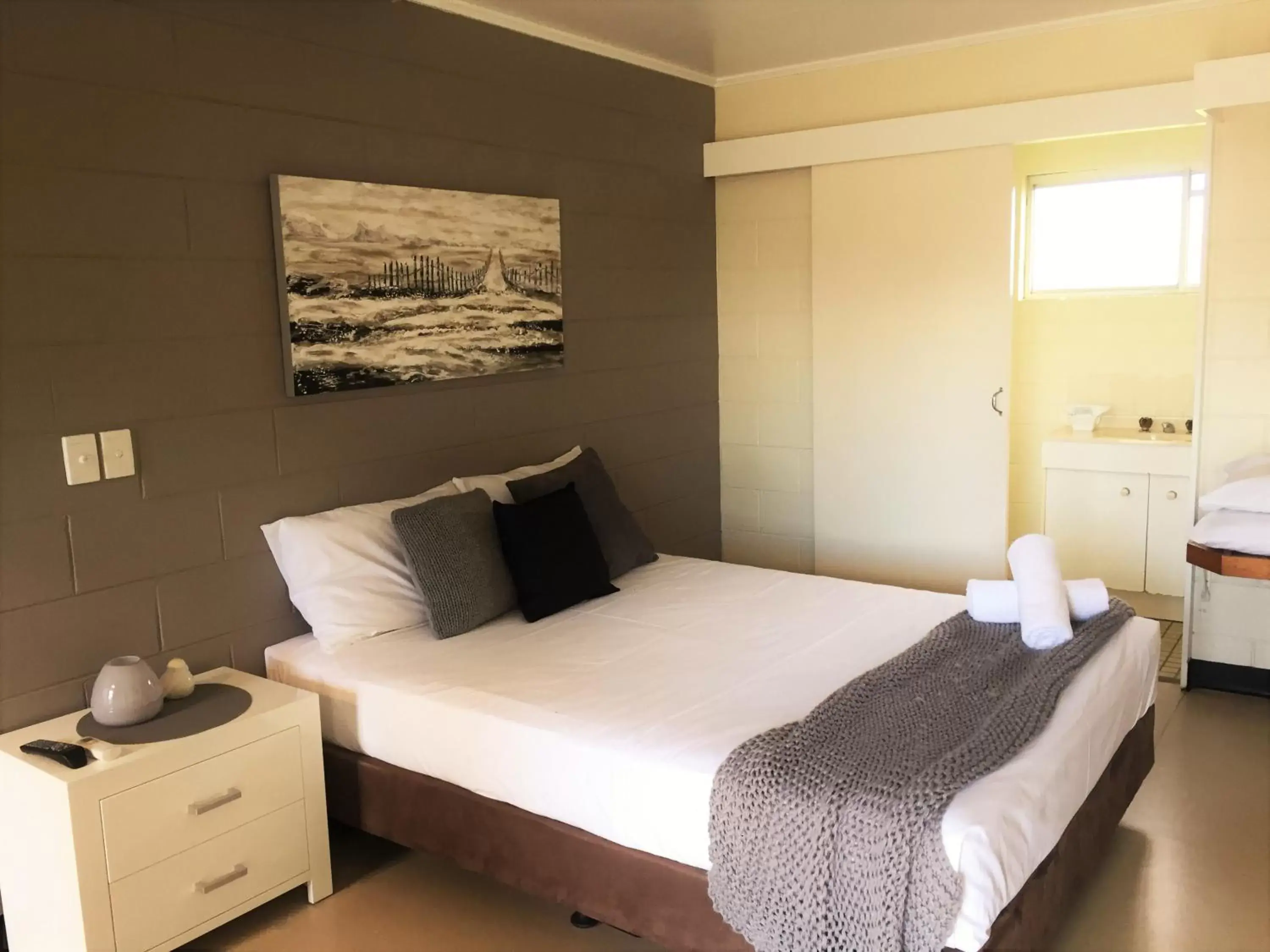 Standard Queen Room in Cardwell at the Beach Standard Queen Room in Cardwell at the Beach