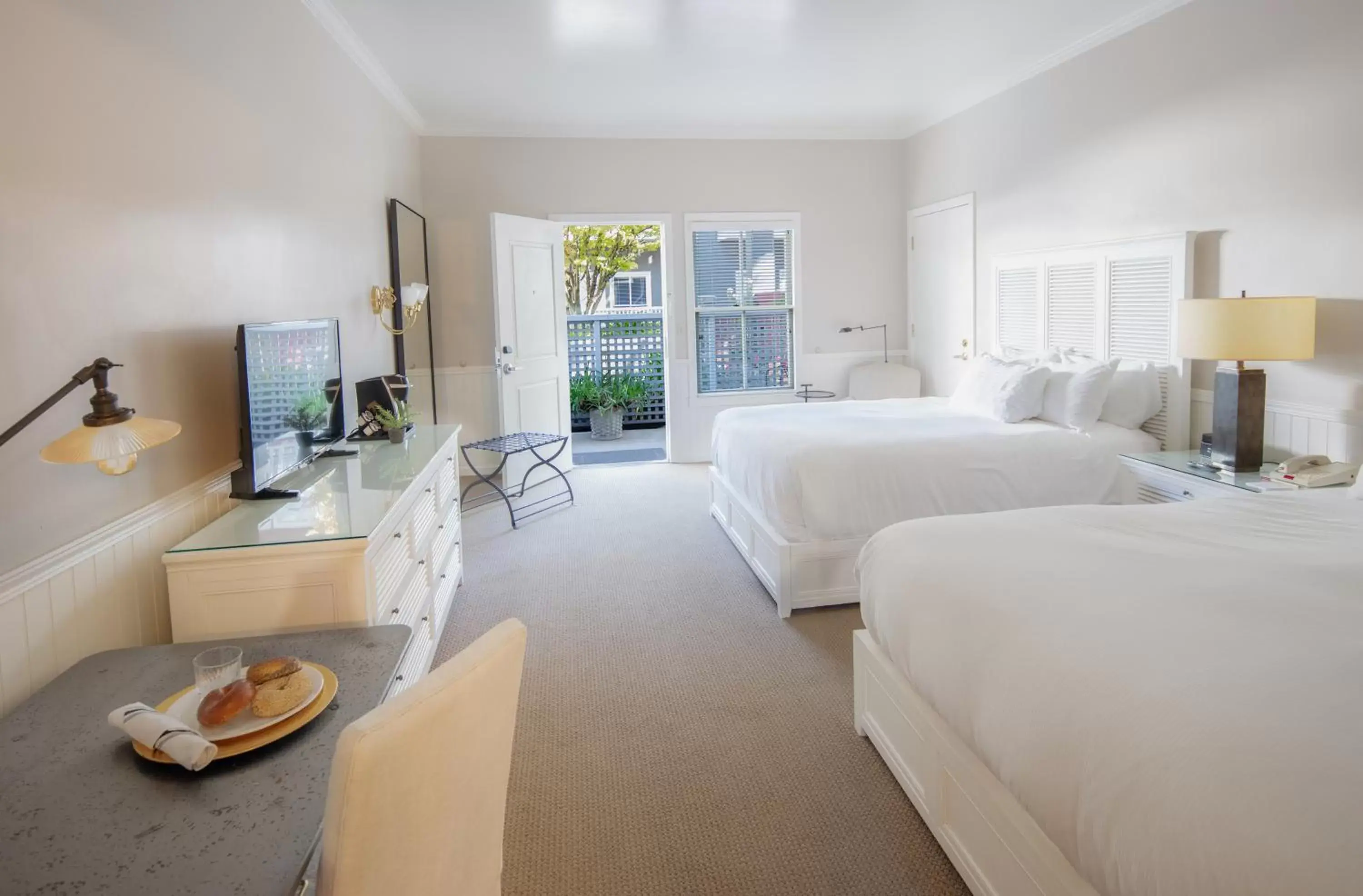 Carriage House Double Queen ADA in Hotel La Rose Carriage House Double Queen ADA in Hotel La Rose