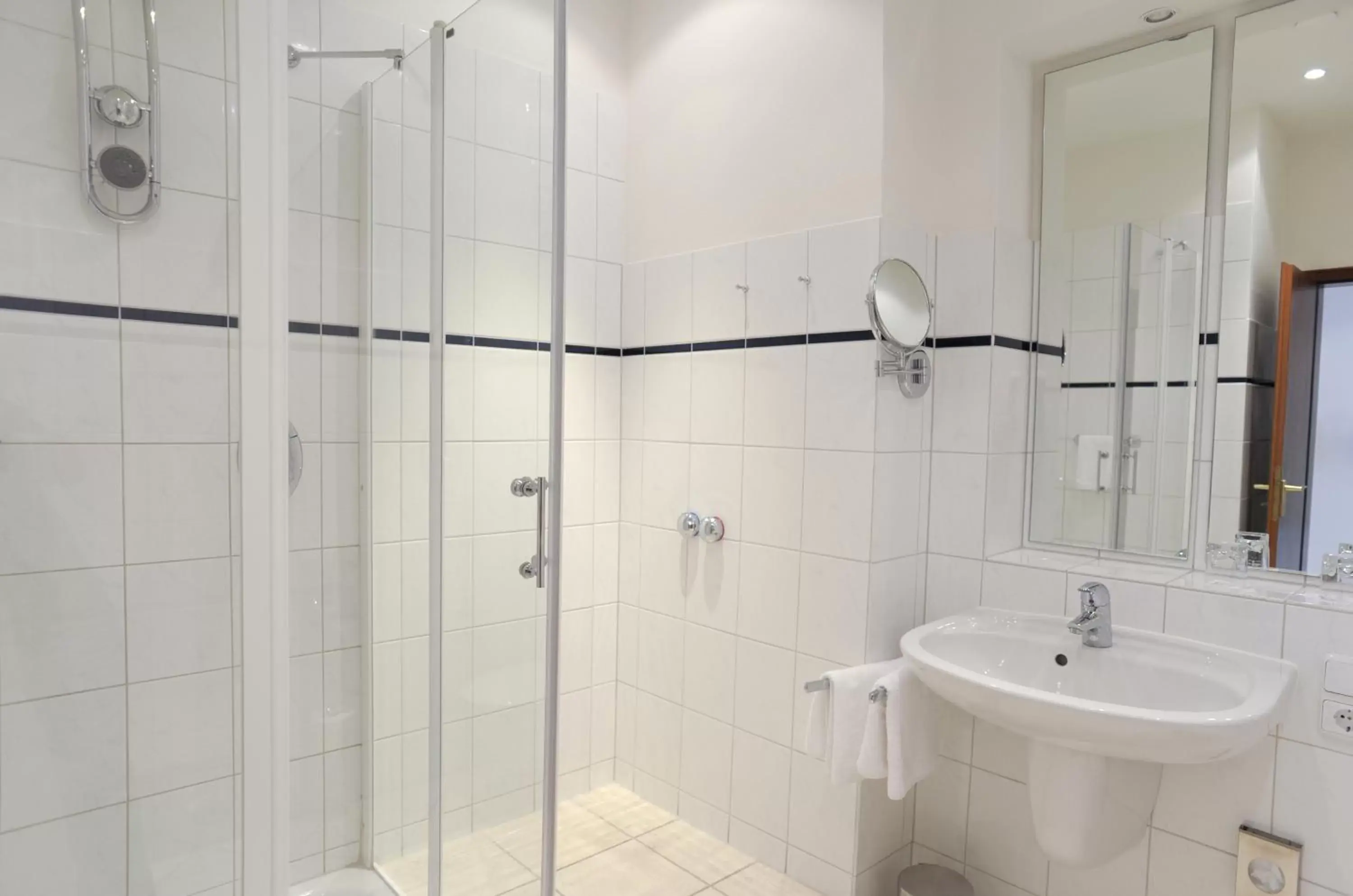 Comfort Double or Twin Room - single occupancy in ACQUA Strande Yachthotel & Restaurant Comfort Double or Twin Room - single occupancy in ACQUA Strande Yachthotel & Restaurant