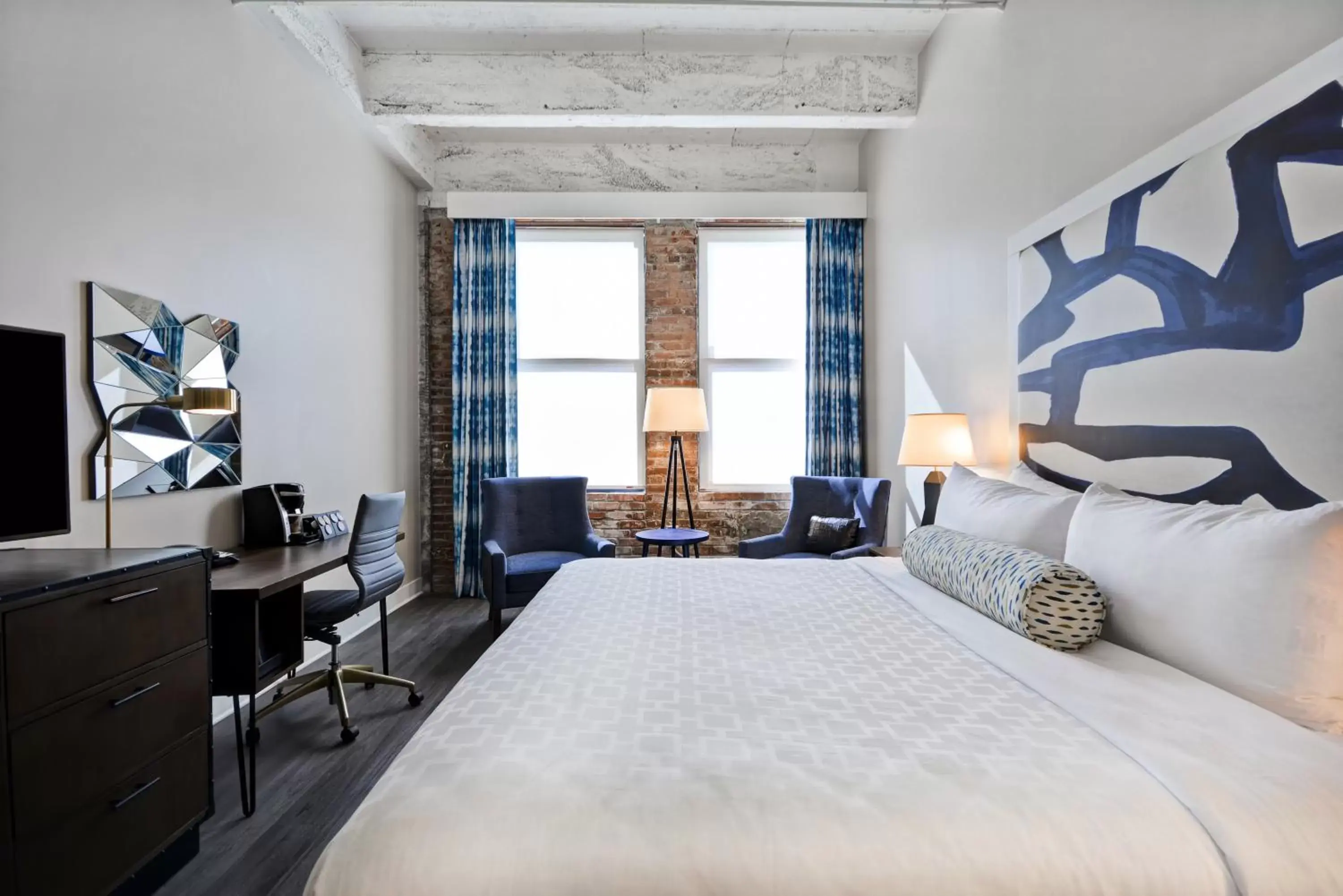 King Room - Hearing Accessible/Non-Smoking in Hotel Indigo Kansas City - The Crossroads by IHG King Room - Hearing Accessible/Non-Smoking in Hotel Indigo Kansas City - The Crossroads by IHG