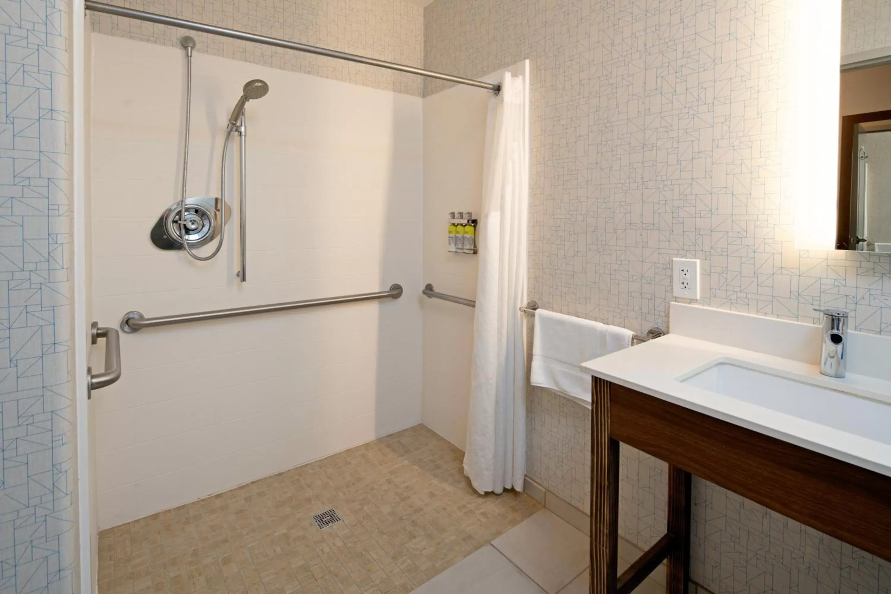 Standard Queen Room with Two Queen Beds and Mobility Accessible Roll-In Shower in Holiday Inn Express Fresno South by IHG Standard Queen Room with Two Queen Beds and Mobility Accessible Roll-In Shower in Holiday Inn Express Fresno South by IHG