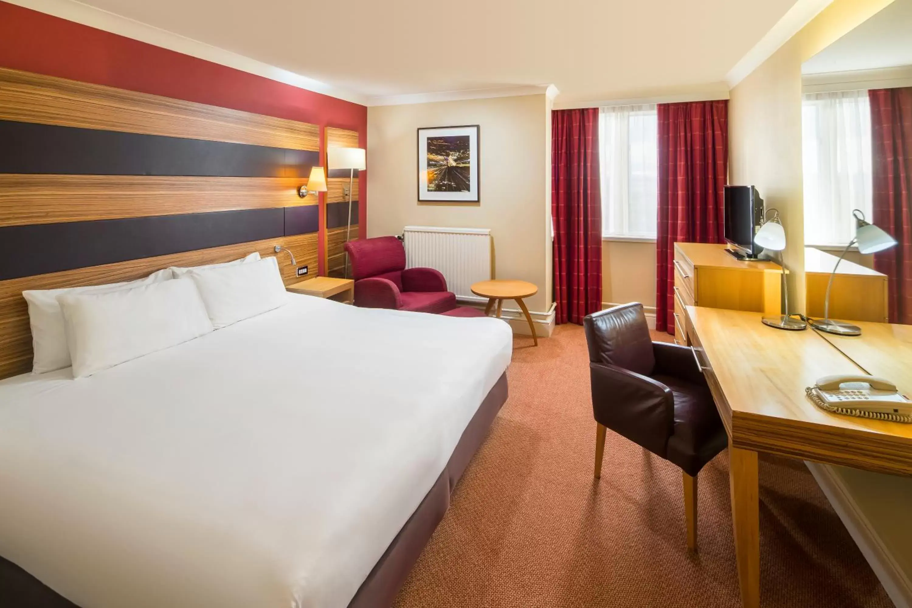 Premium Super King Room with View and Lounge Access in Crowne Plaza Chester by IHG Premium Super King Room with View and Lounge Access in Crowne Plaza Chester by IHG