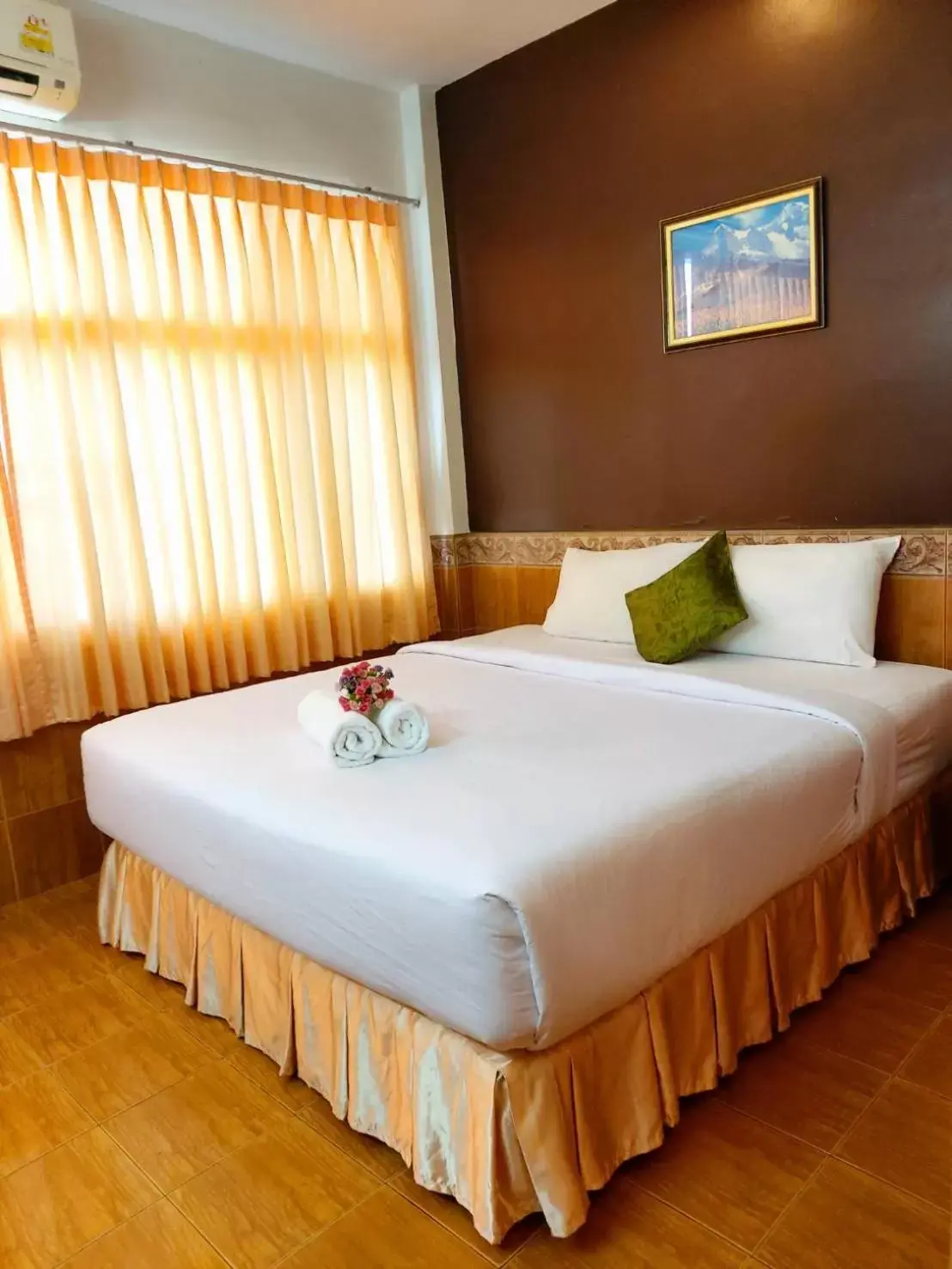Superior Double Room in Suriwong Chumphon Hotel Superior Double Room in Suriwong Chumphon Hotel