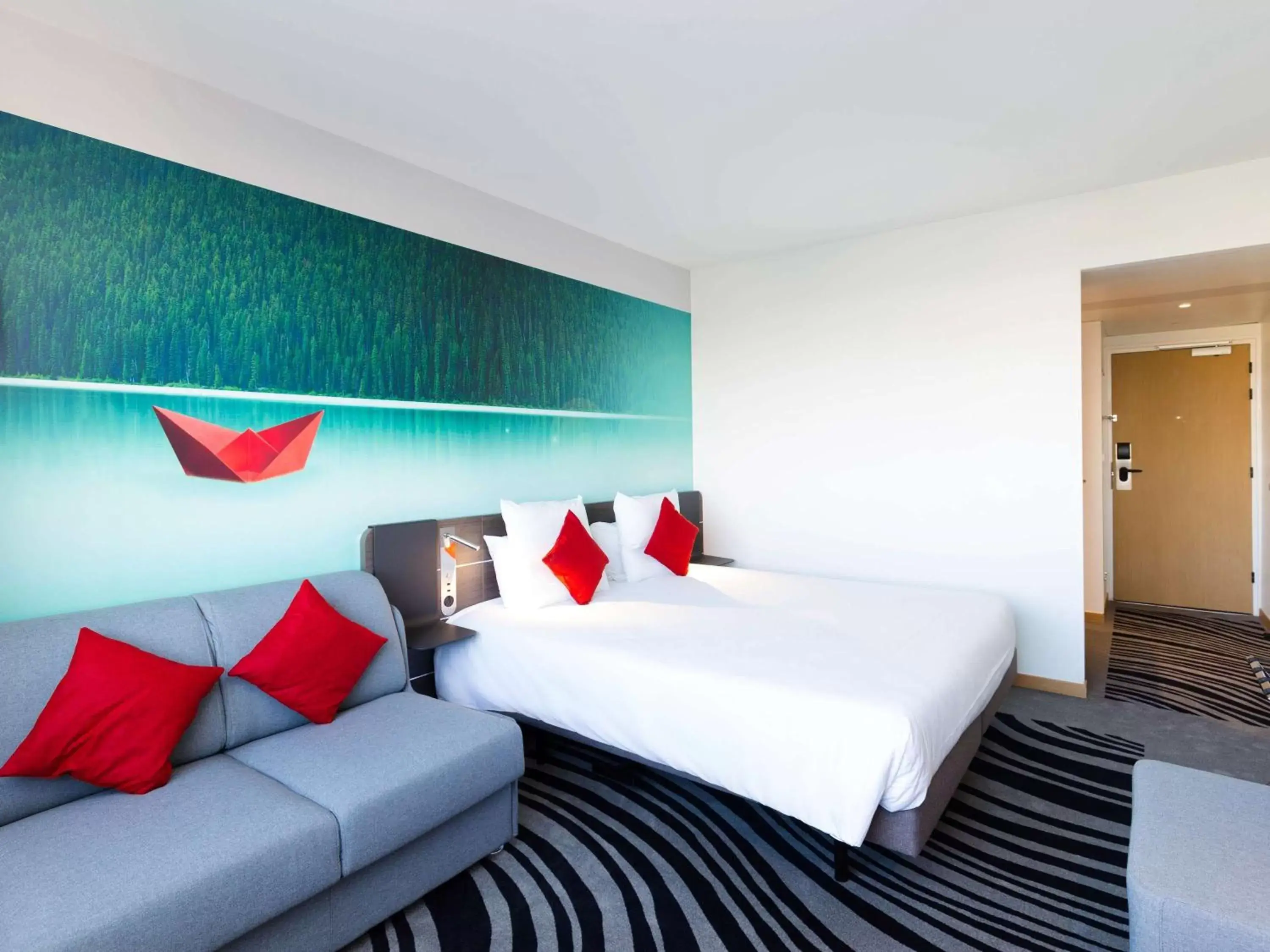 Classic Queen Room in Novotel Paris Centre Tour Eiffel Classic Queen Room in Novotel Paris Centre Tour Eiffel