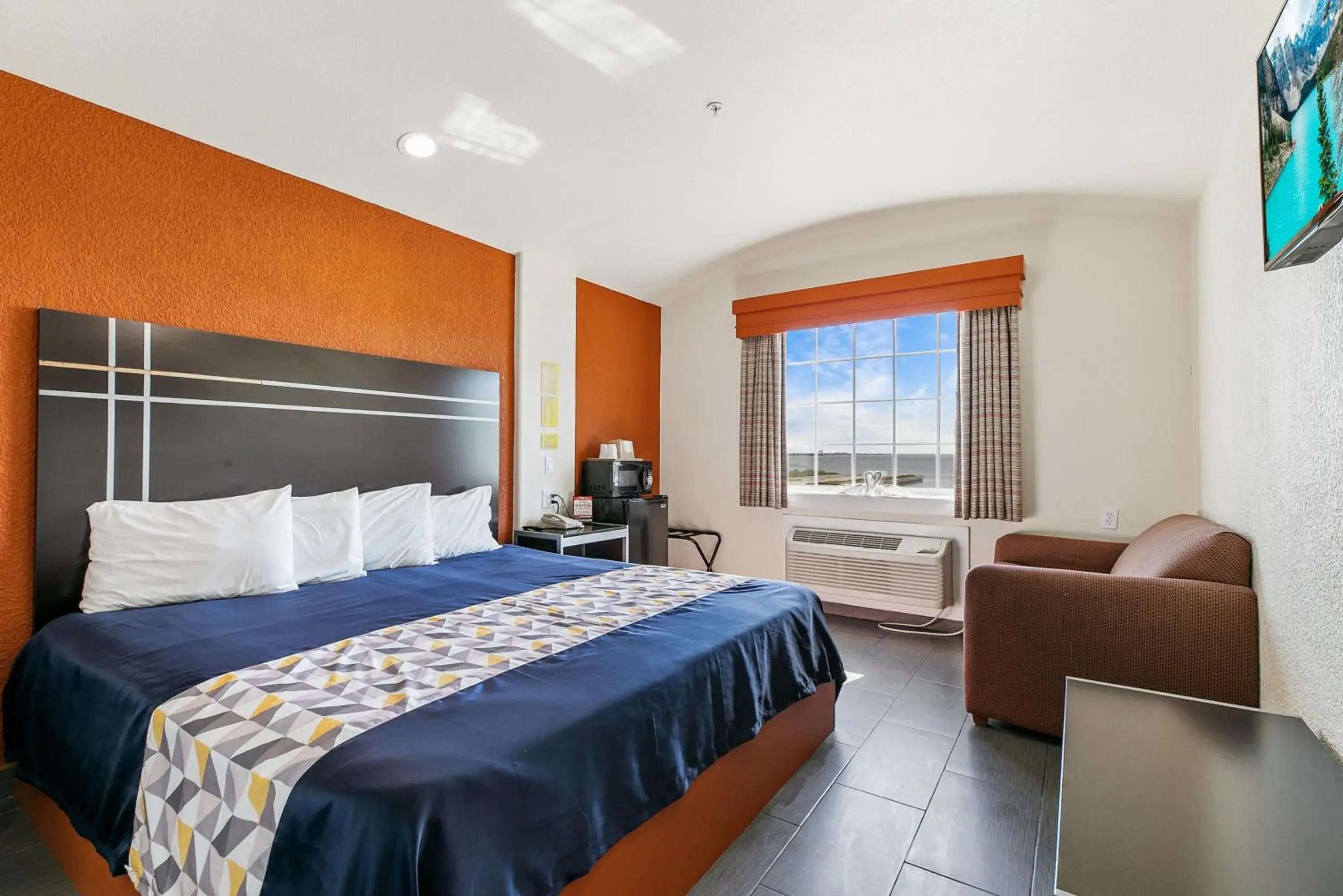 King Room with Bay View in Lighthouse Inn King Room with Bay View in Lighthouse Inn