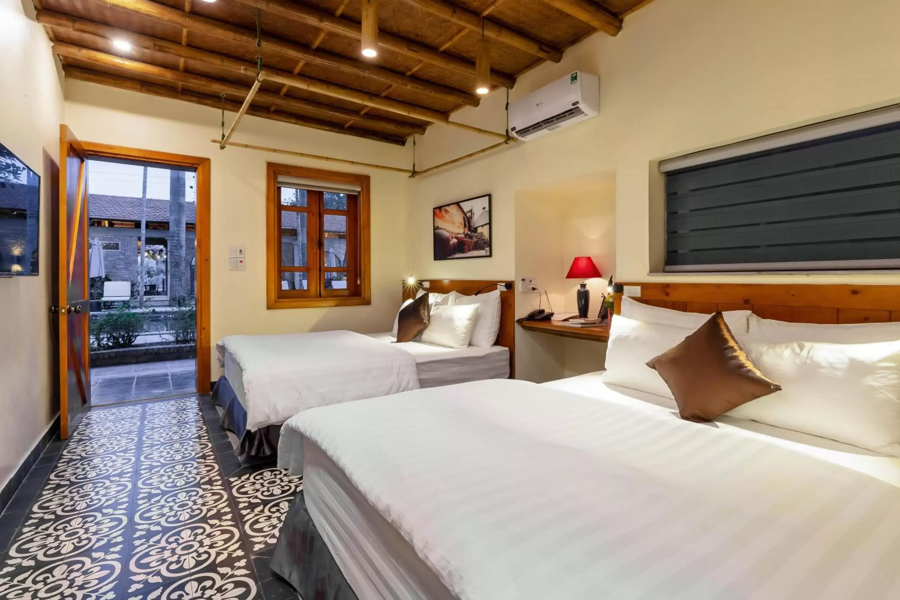 Deluxe Queen Room with Two Queen Beds in Tam Coc Banana Bungalow Deluxe Queen Room with Two Queen Beds in Tam Coc Banana Bungalow