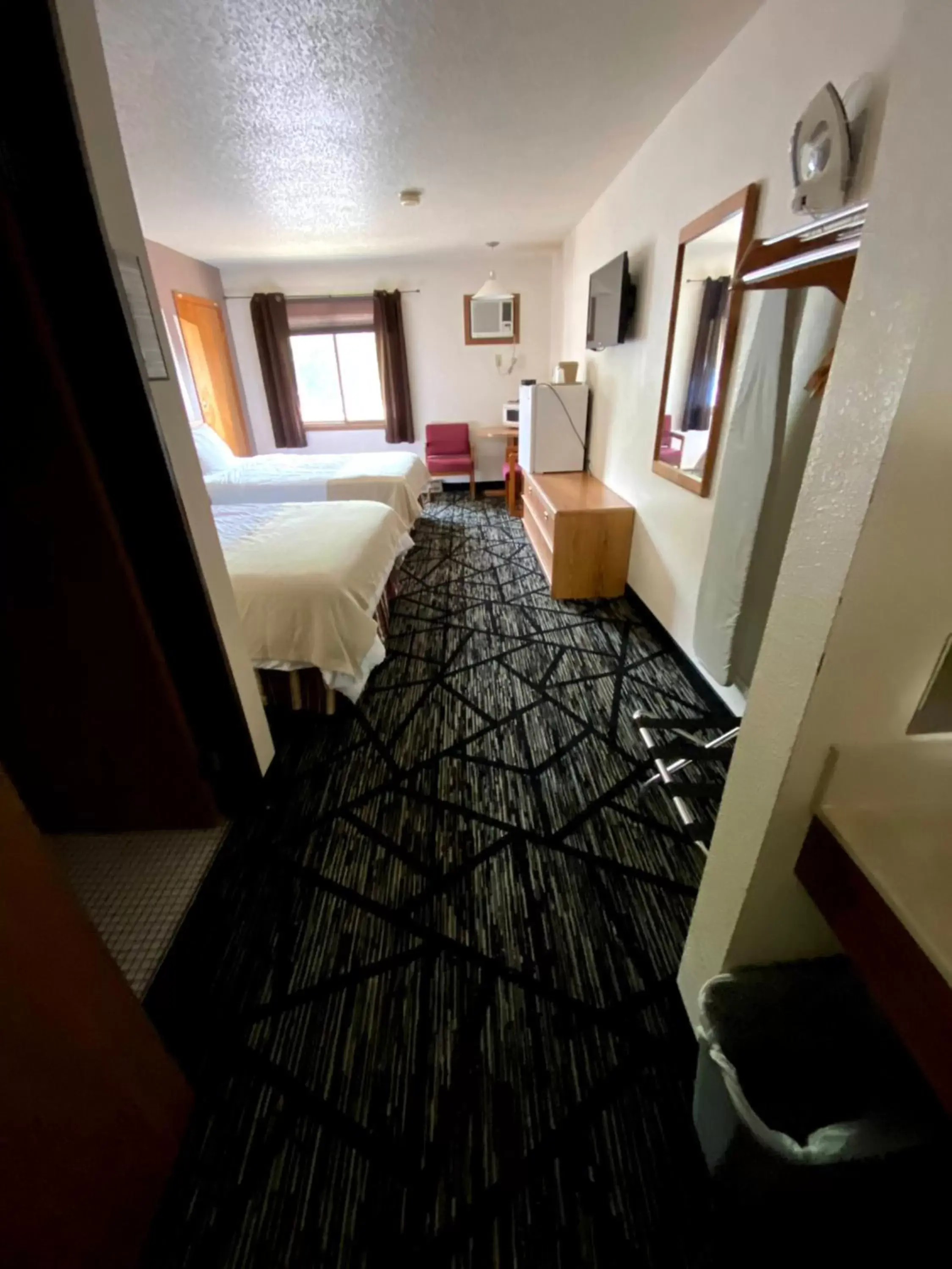 Standard Double Room with Two Double Beds in Woodland Inn & Suites Standard Double Room with Two Double Beds in Woodland Inn & Suites