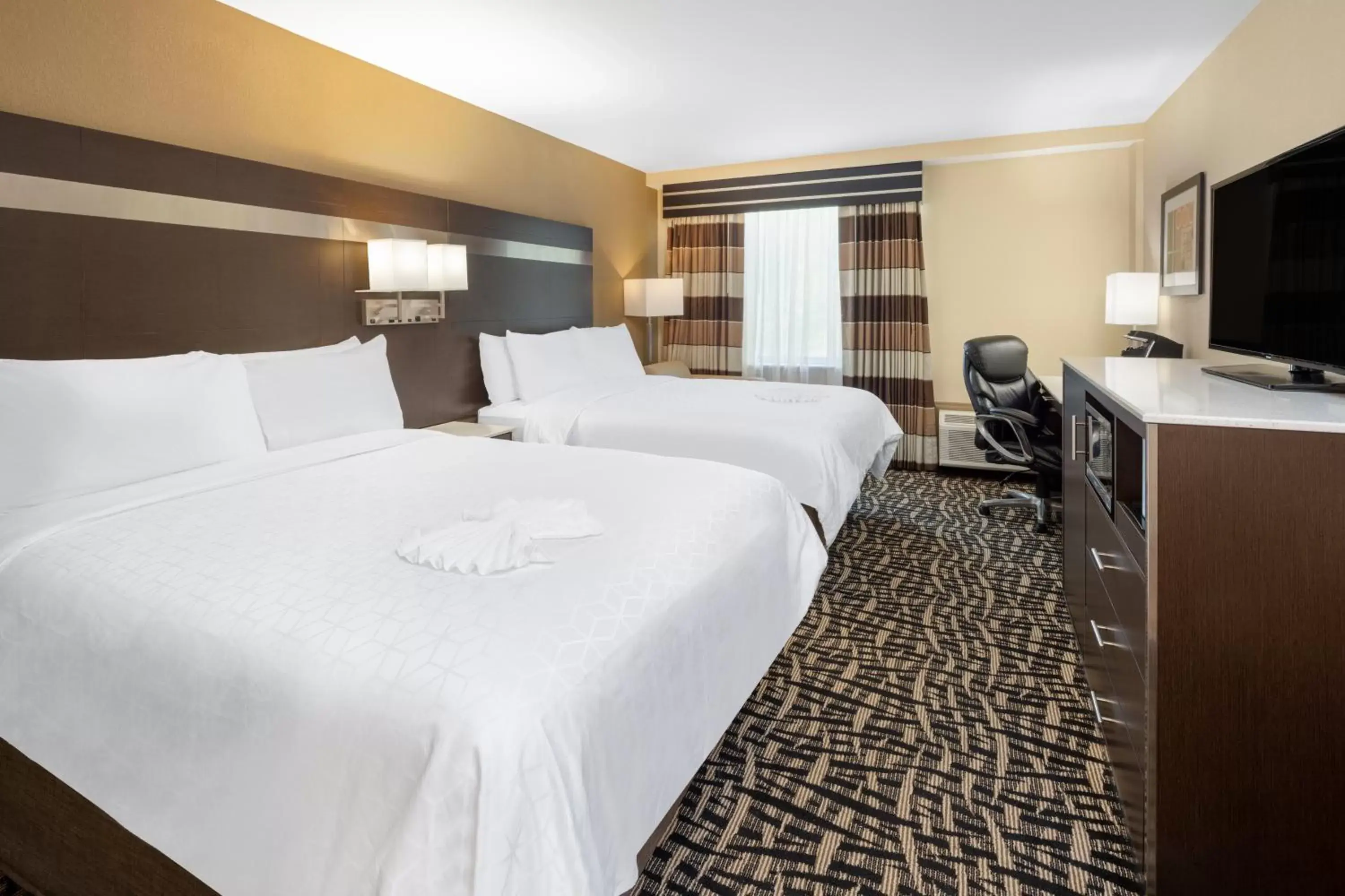 Standard Room with Two Queen Beds in Holiday Inn Poughkeepsie by IHG Standard Room with Two Queen Beds in Holiday Inn Poughkeepsie by IHG