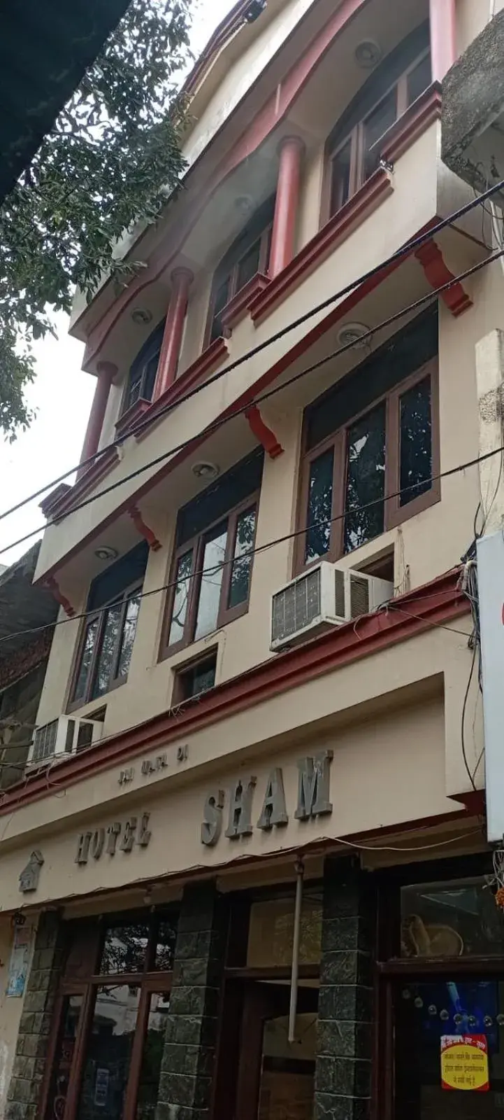 Property Building in Sham Hotel Property Building in Sham Hotel