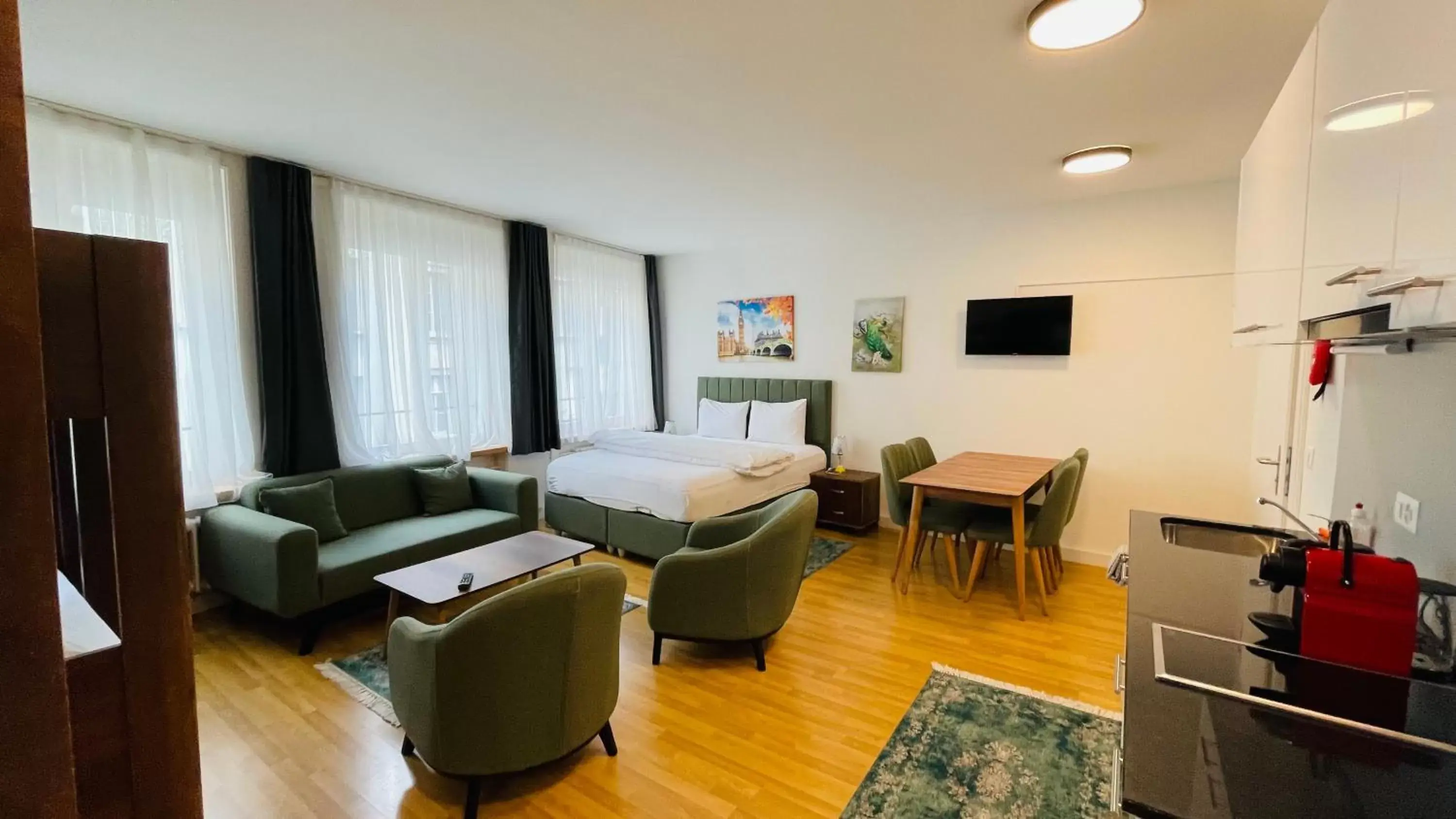 Quadruple Room in Akomo Bern Quadruple Room in Akomo Bern