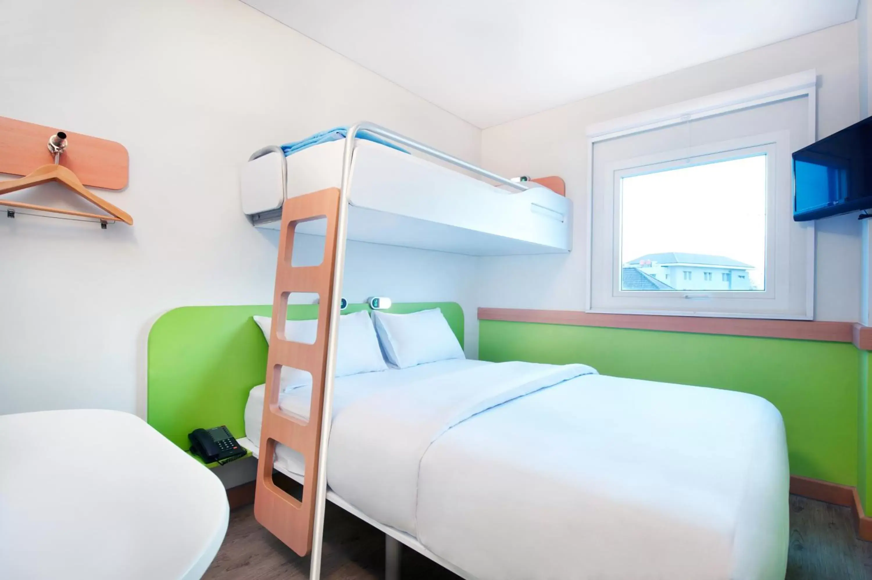 Standard Double Room with Bunk Bed in Ibis Budget Semarang Tendean Standard Double Room with Bunk Bed in Ibis Budget Semarang Tendean