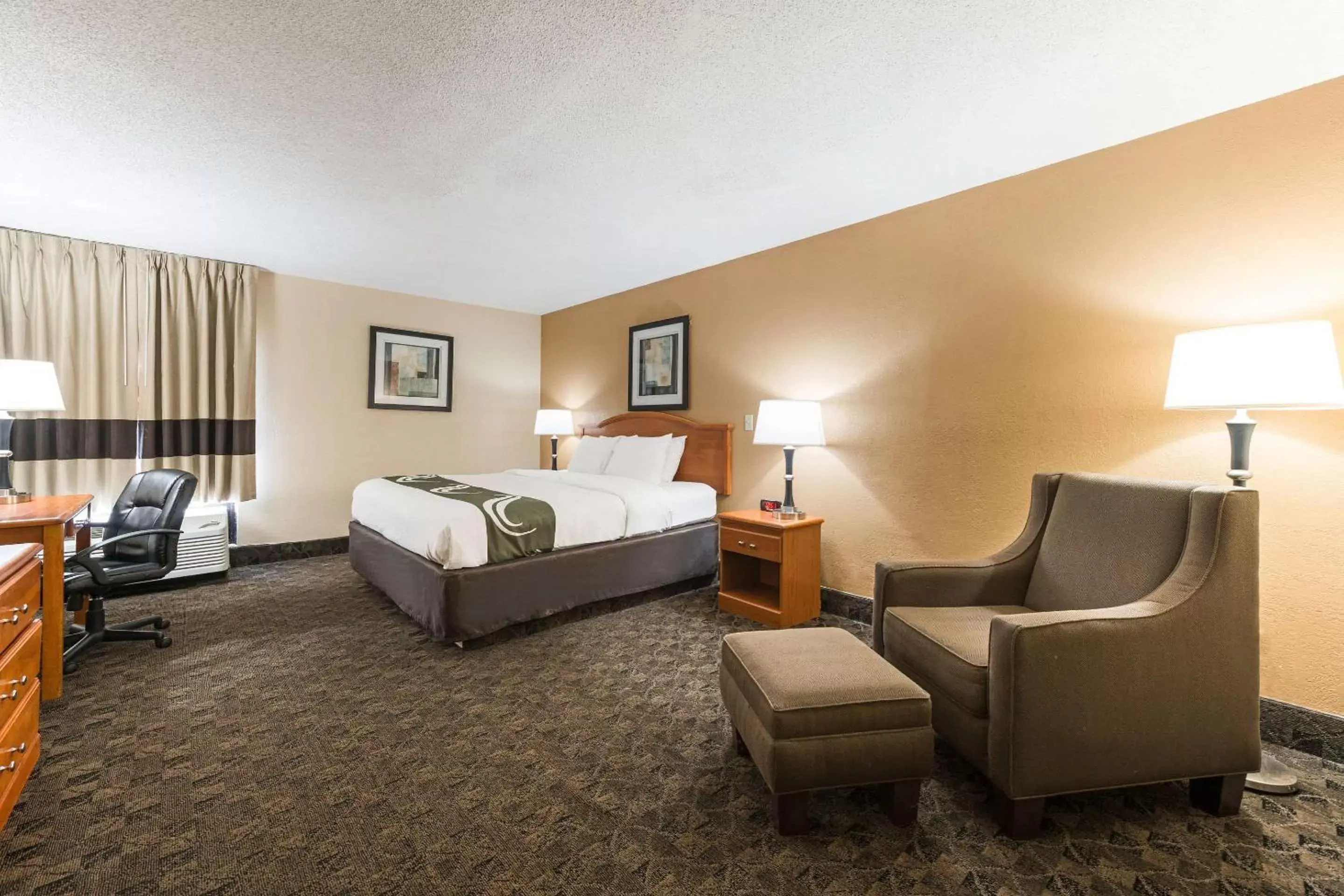 King Room - Disability Access/Non-Smoking in Quality Inn & Suites King Room - Disability Access/Non-Smoking in Quality Inn & Suites