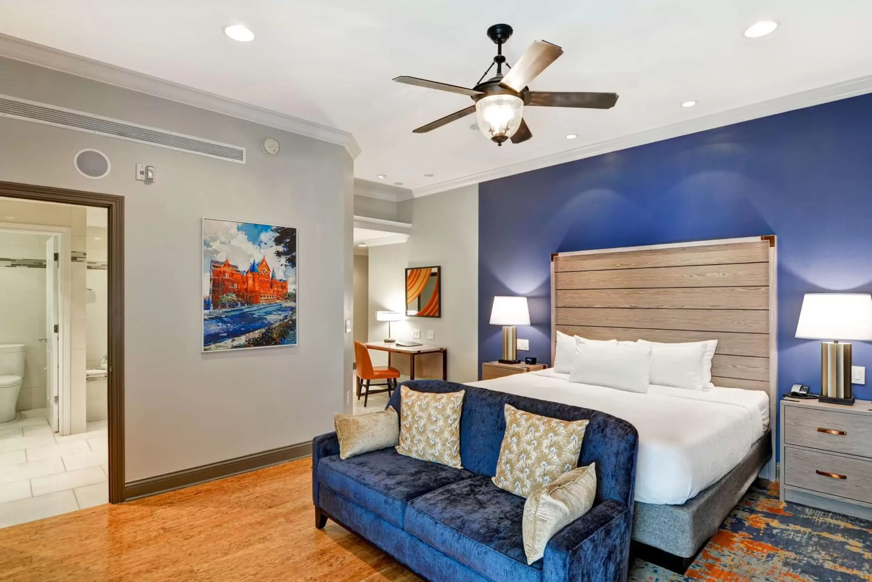 King Room with Whirlpool in The Cincinnatian Curio Collection by Hilton King Room with Whirlpool in The Cincinnatian Curio Collection by Hilton