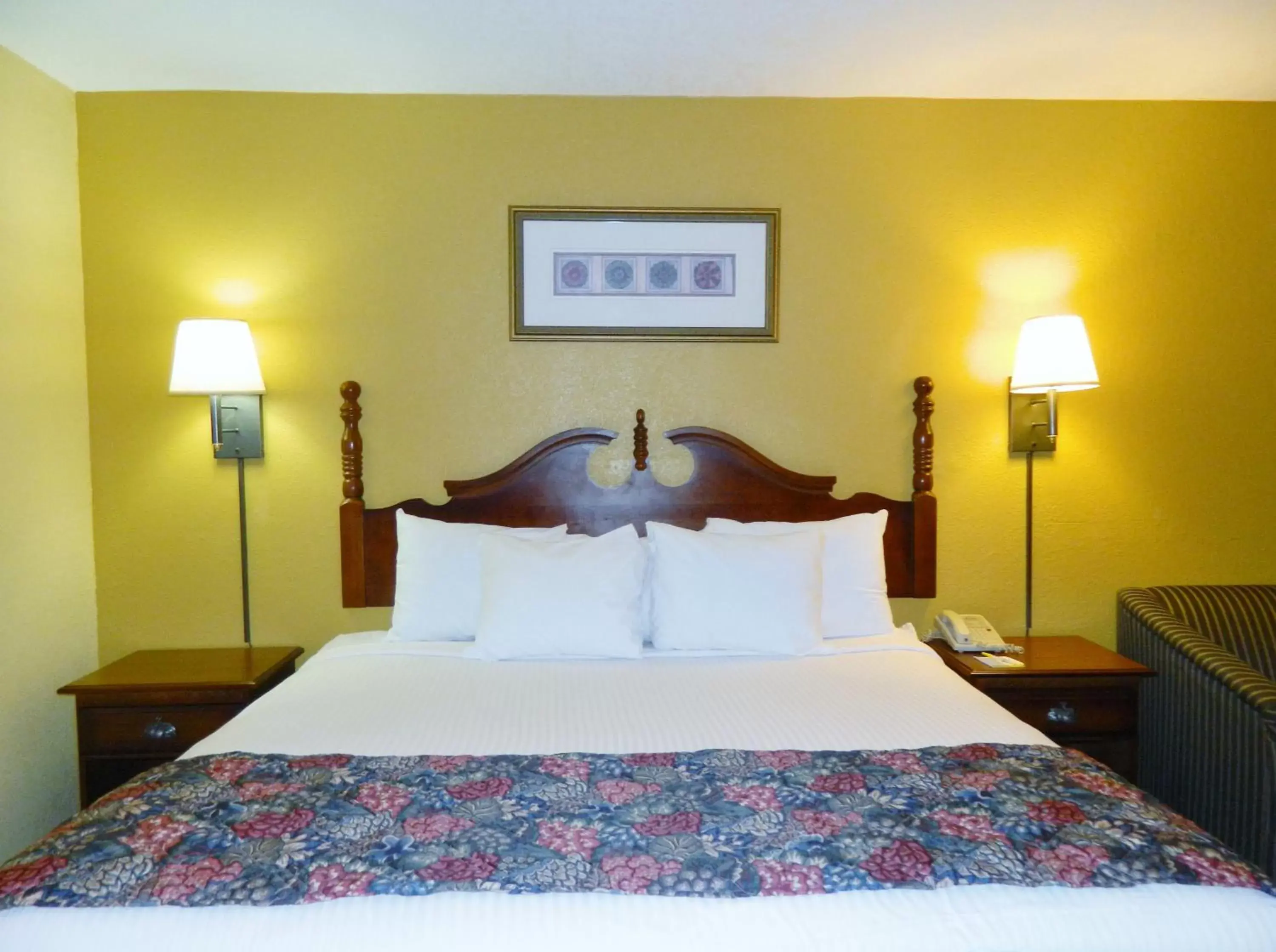 King Room - Non-Smoking in Days Inn by Wyndham Hoover Birmingham King Room - Non-Smoking in Days Inn by Wyndham Hoover Birmingham