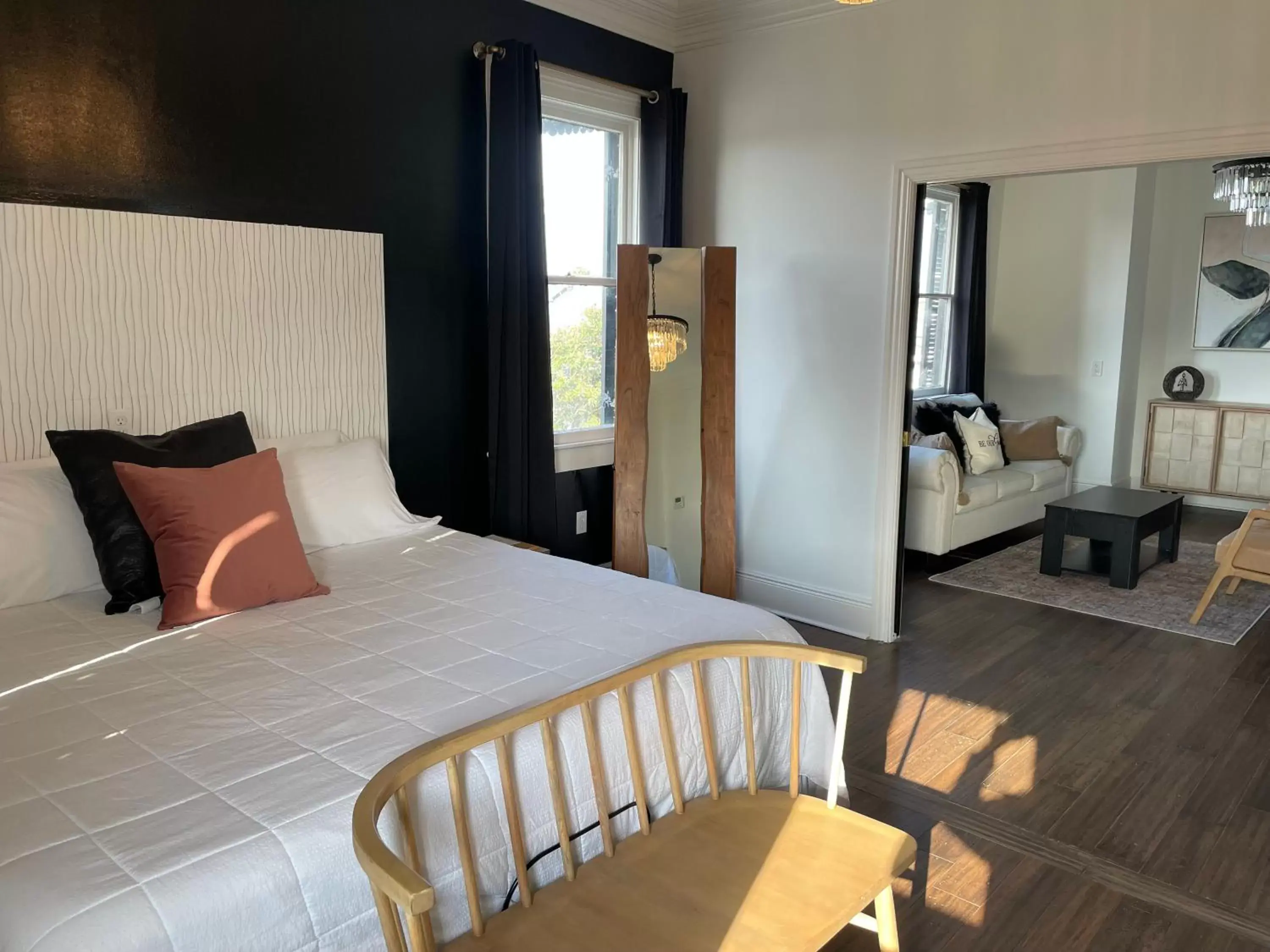 King Suite in Serenity in the Marigny King Suite in Serenity in the Marigny