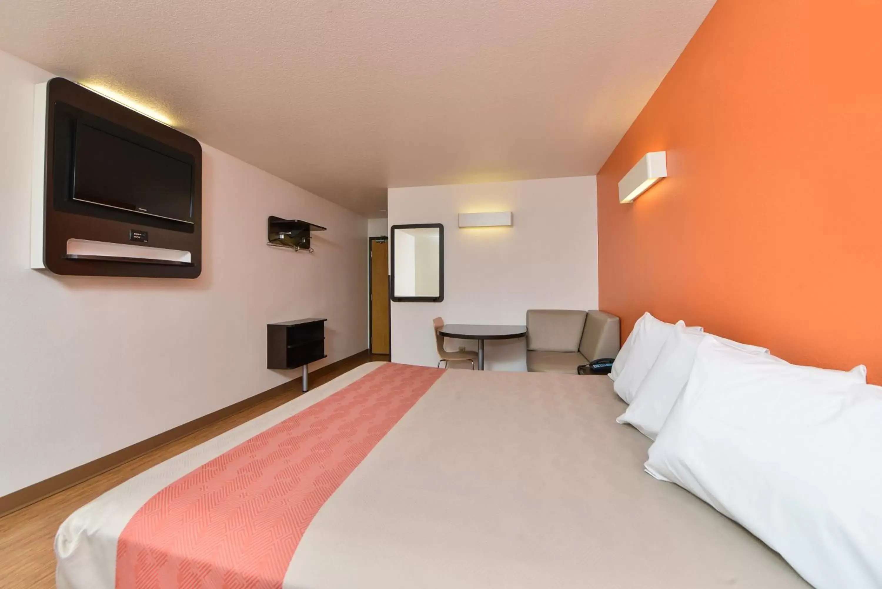 Queen Room - single occupancy - Non-Smoking in Motel 6-Meridian, ID - Boise W Queen Room - single occupancy - Non-Smoking in Motel 6-Meridian, ID - Boise W
