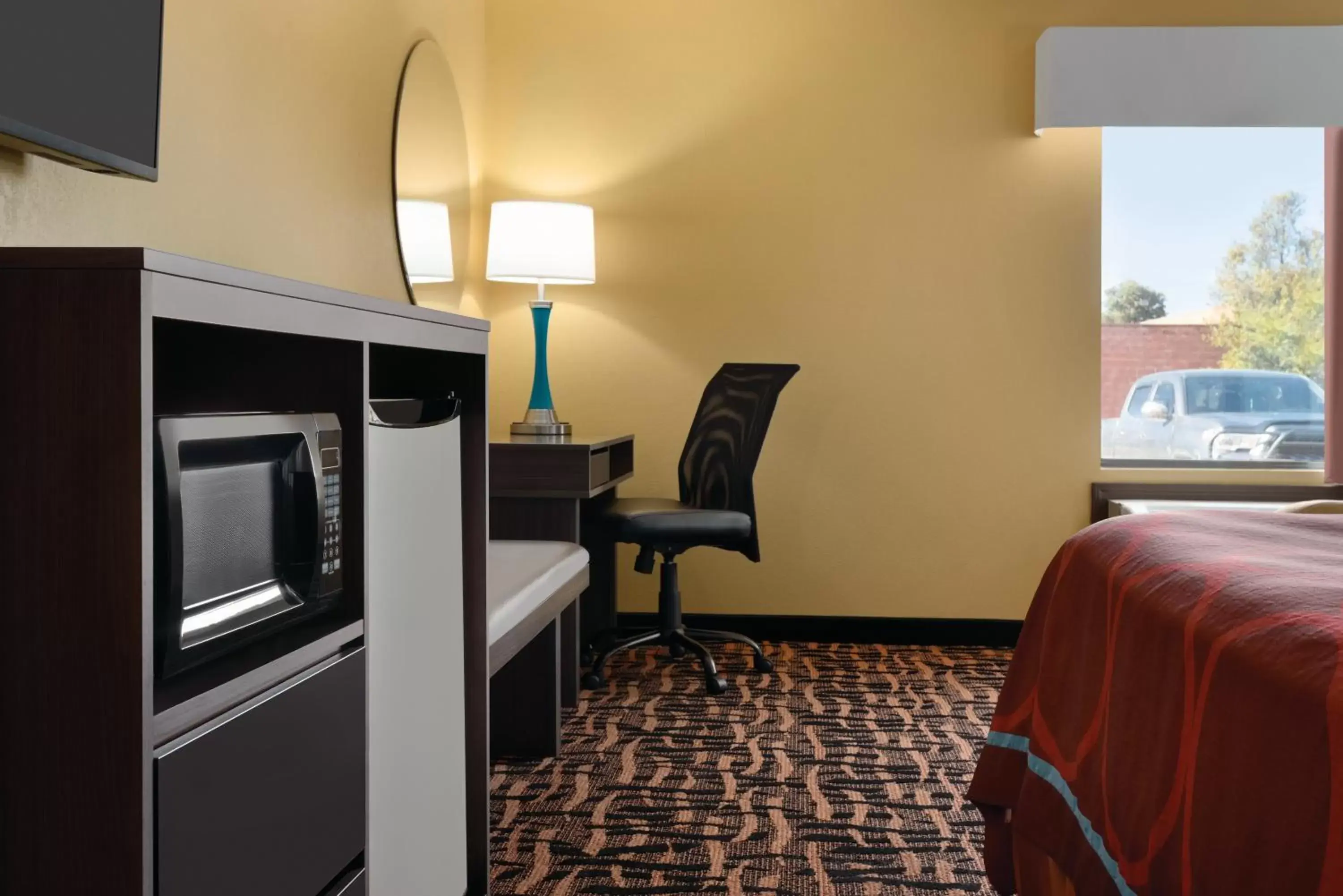 Deluxe King Room - Disability Access - Smoking in Super 8 by Wyndham Olive Branch Deluxe King Room - Disability Access - Smoking in Super 8 by Wyndham Olive Branch