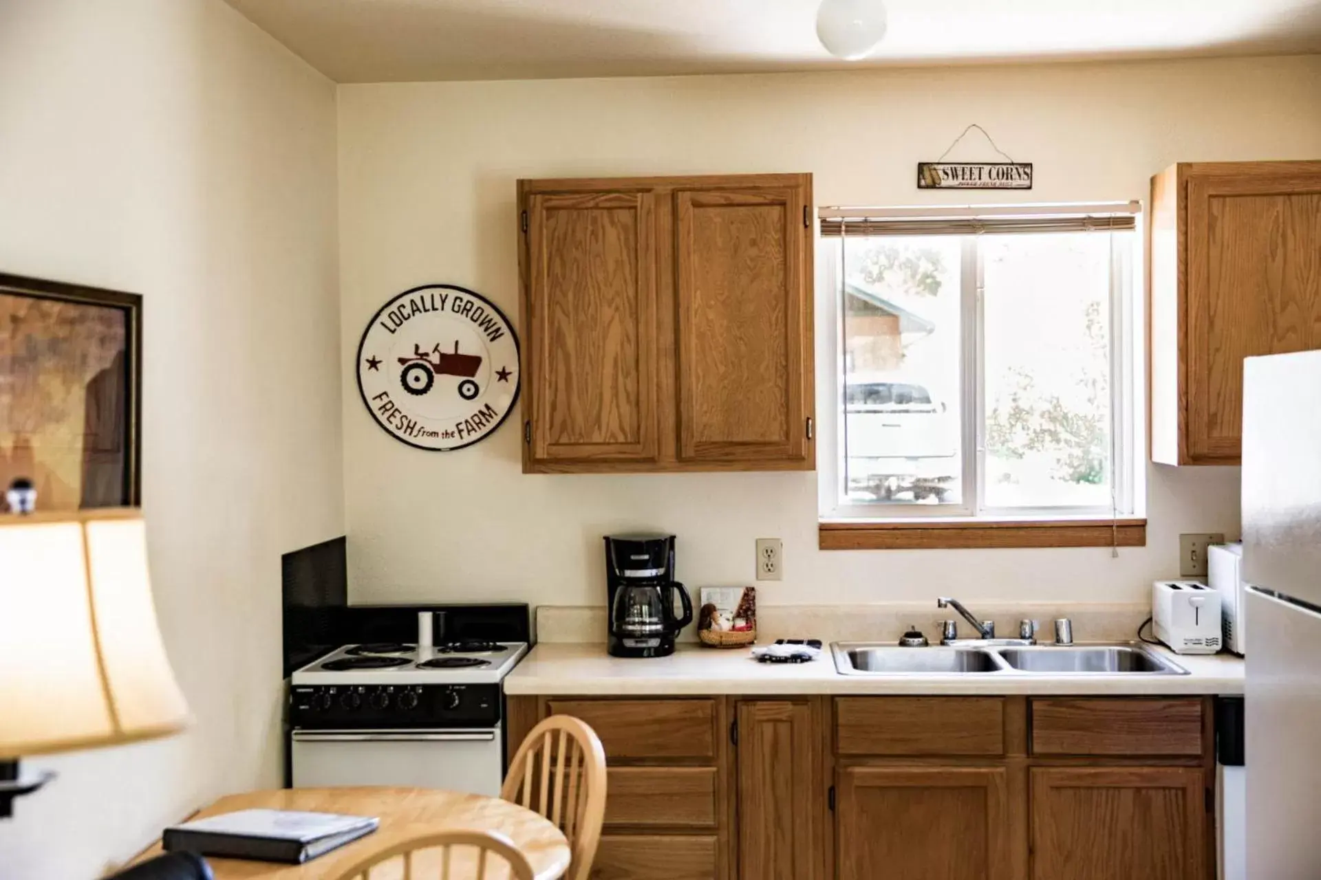 Queen Studio in Rocky Mountain Inn Queen Studio in Rocky Mountain Inn