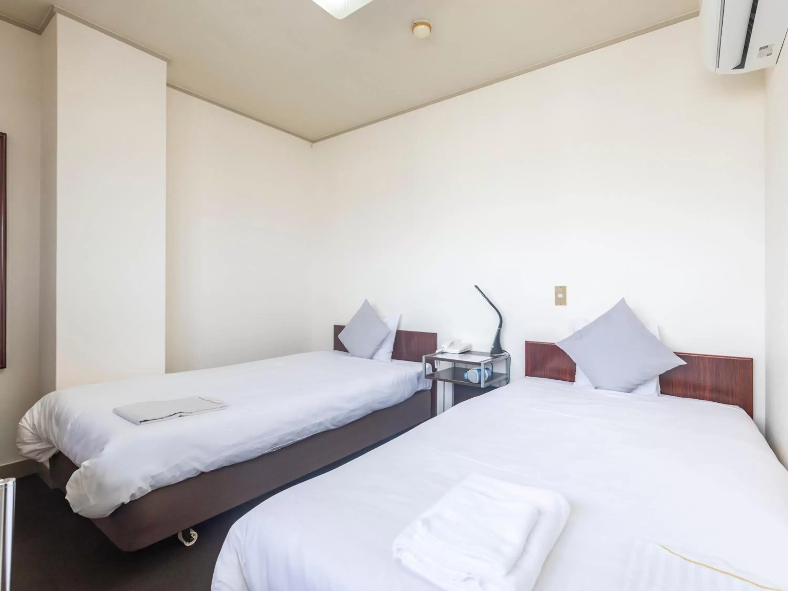 Twin Room - Non-Smoking in Tabist Business Hotel Suehiro Matsuyama Twin Room - Non-Smoking in Tabist Business Hotel Suehiro Matsuyama