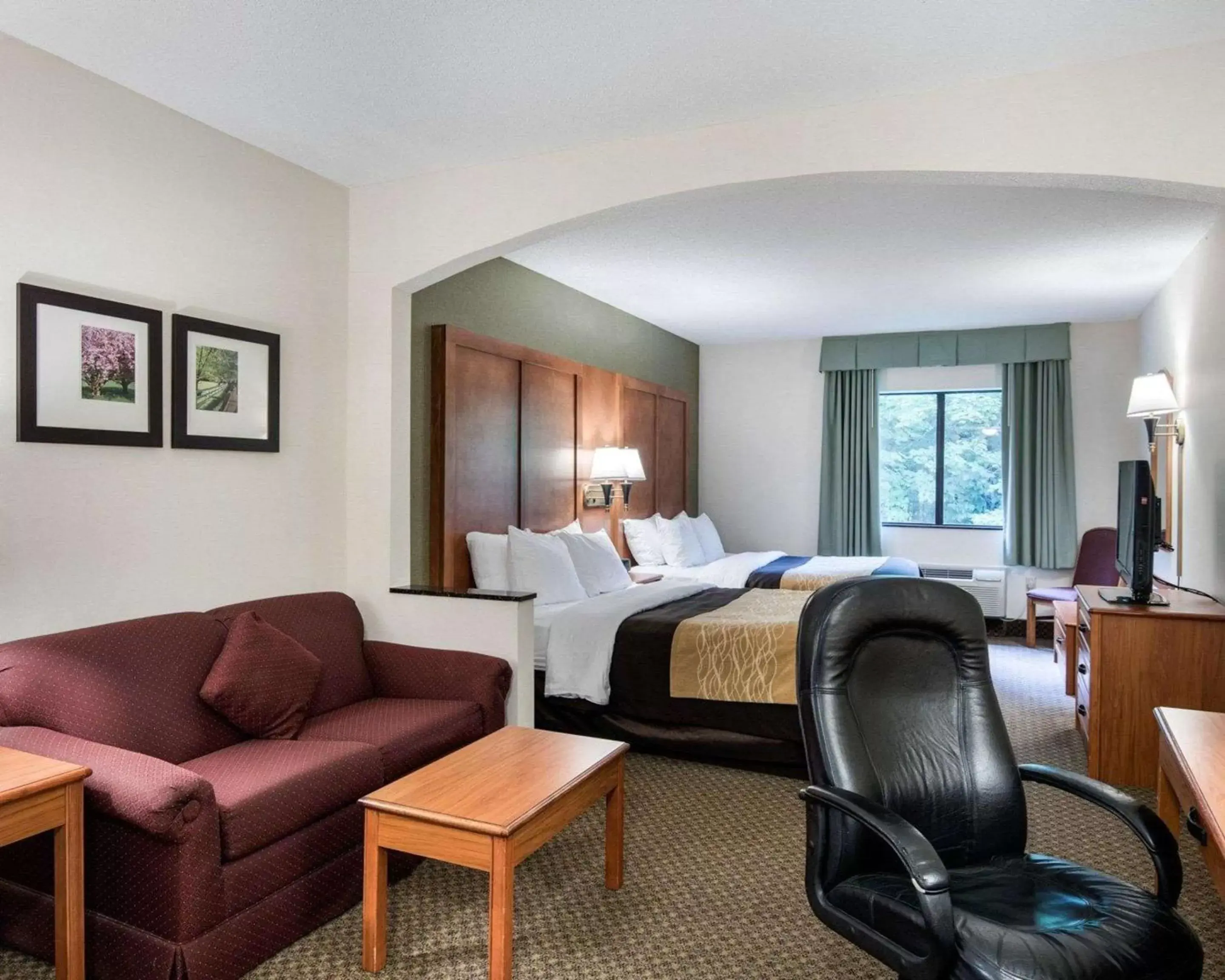 1 Bedroom Suite with 2 Queen Beds - Non-Smoking in Comfort Inn & Suites - LaVale - Cumberland 1 Bedroom Suite with 2 Queen Beds - Non-Smoking in Comfort Inn & Suites - LaVale - Cumberland