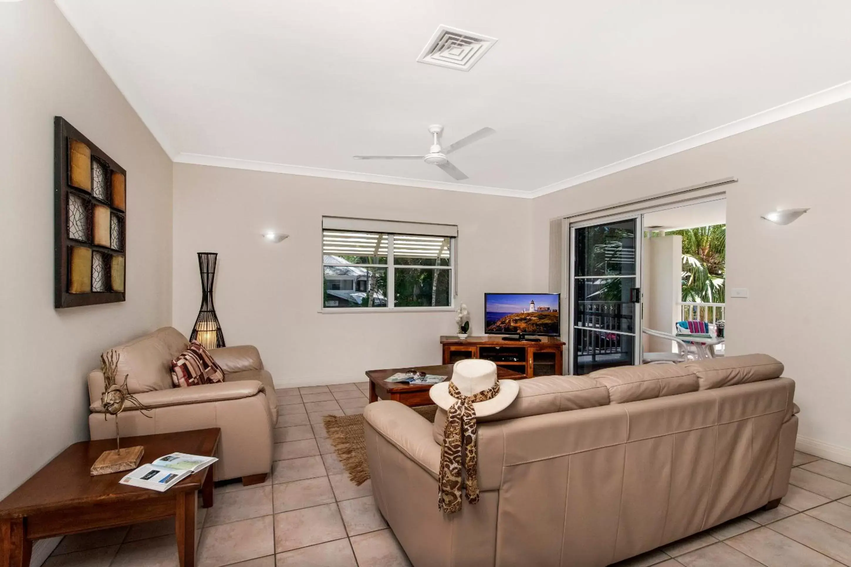 Three-Bedroom Townhouse in The Reef Retreat Palm Cove Three-Bedroom Townhouse in The Reef Retreat Palm Cove