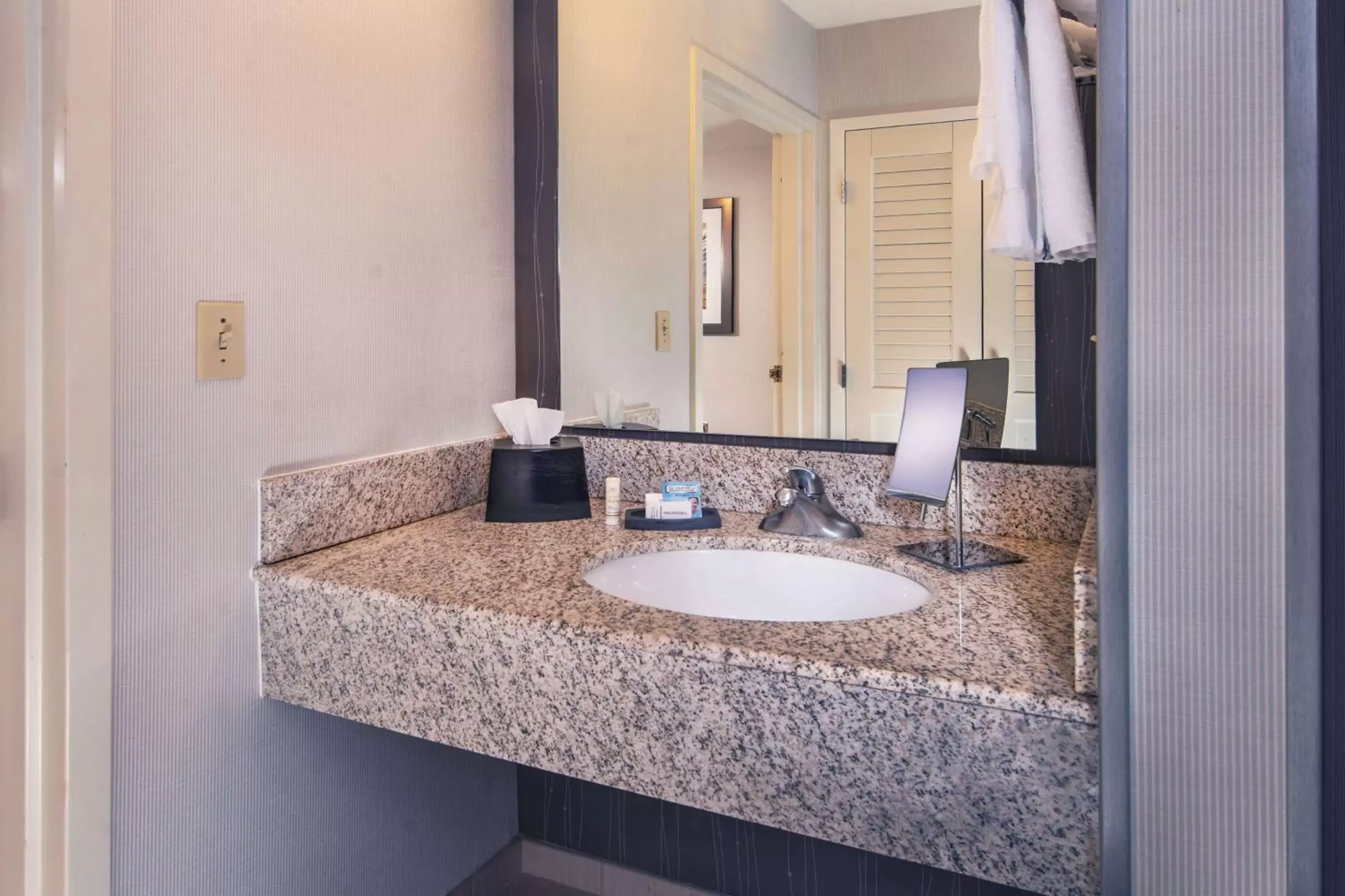 Guestroom Two Queens with Tub - Mobility/Hearing Accessible in Sonesta Select Allentown Bethlehem Airport Guestroom Two Queens with Tub - Mobility/Hearing Accessible in Sonesta Select Allentown Bethlehem Airport