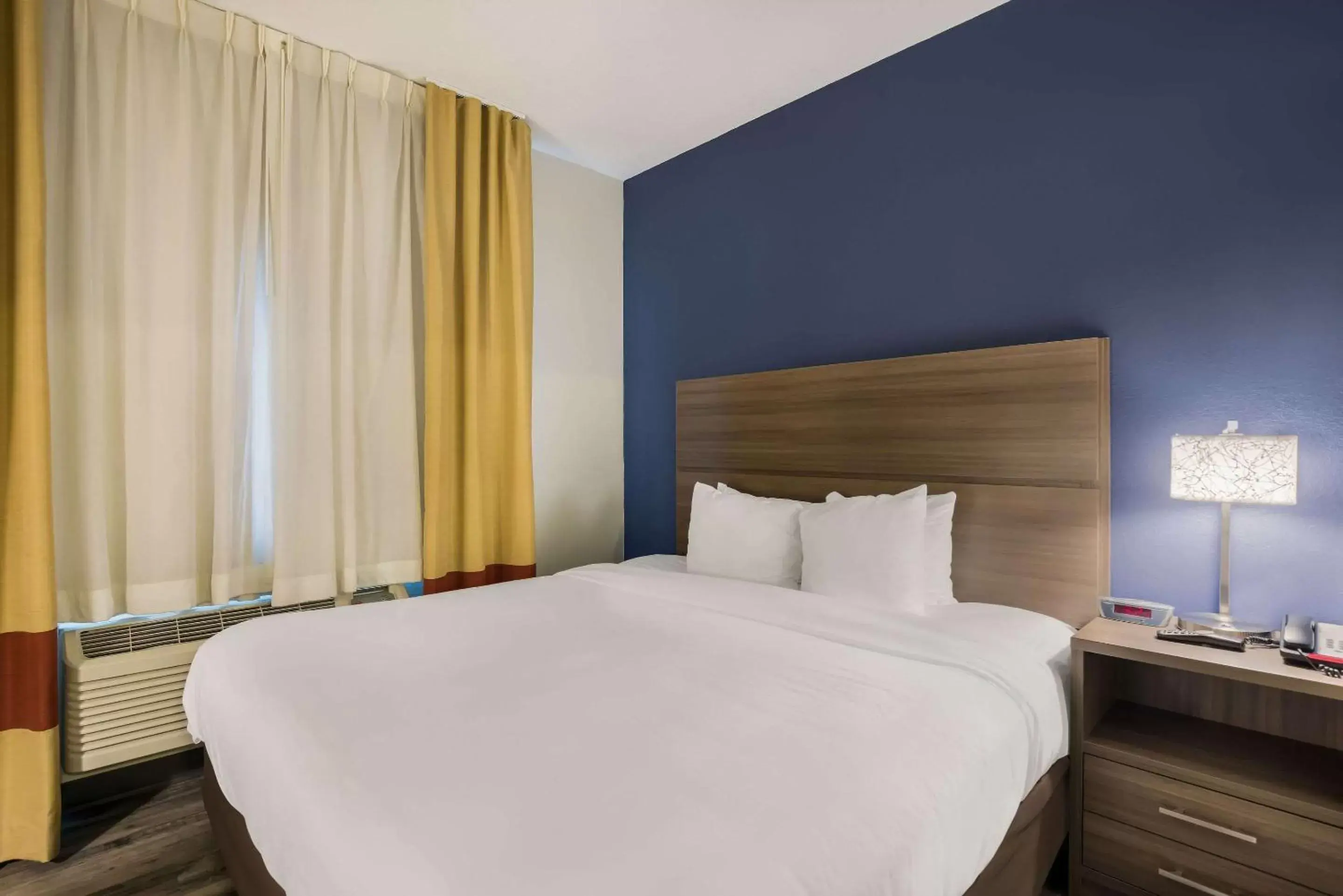 King Room - Non Smoking in MainStay Suites Joliet I-80 King Room - Non Smoking in MainStay Suites Joliet I-80