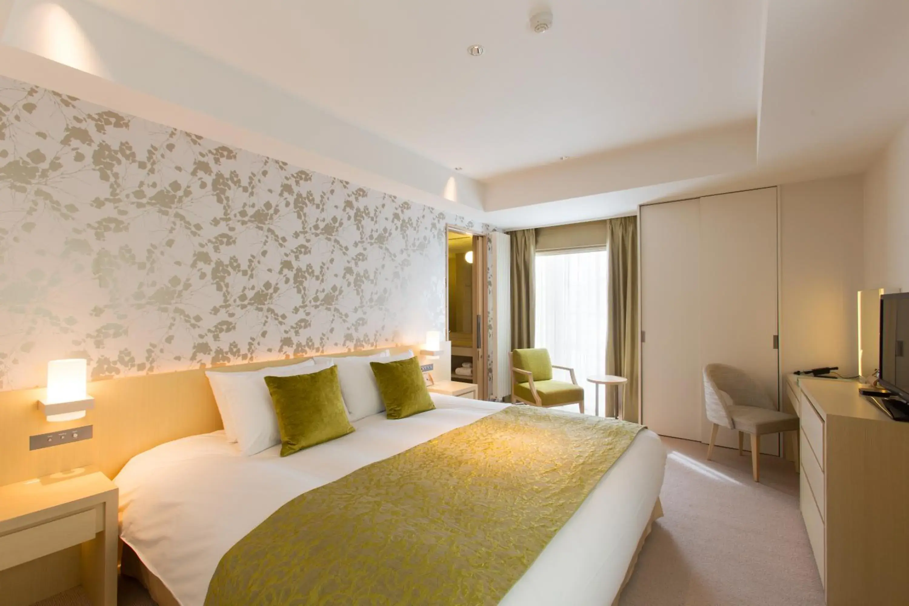 Deluxe King Suite with Courtyard View - single occupancy in Chalet Ivy Hirafu, Niseko Deluxe King Suite with Courtyard View - single occupancy in Chalet Ivy Hirafu, Niseko