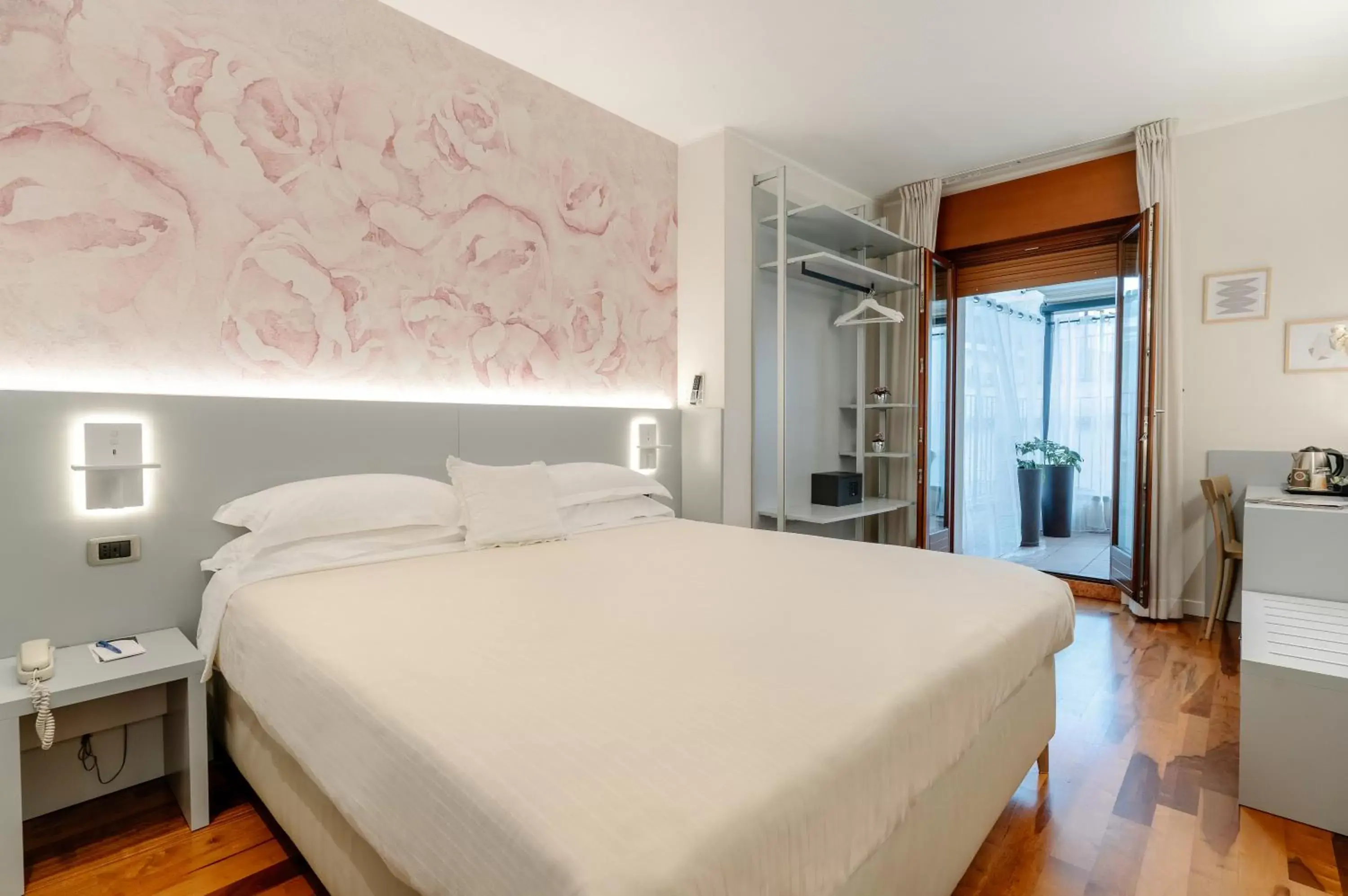 Superior Double or Twin Room in Hotel Giulietta e Romeo ***S Superior Double or Twin Room in Hotel Giulietta e Romeo ***S