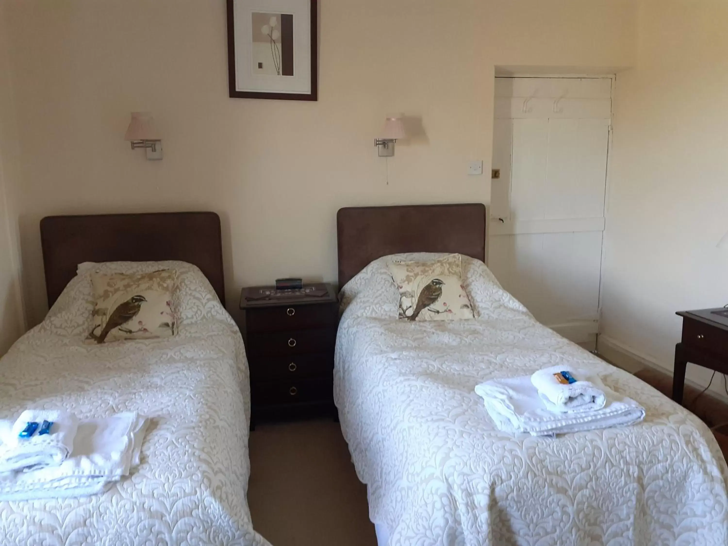 Twin Room with Private Bathroom in Lily Hill Farm Twin Room with Private Bathroom in Lily Hill Farm