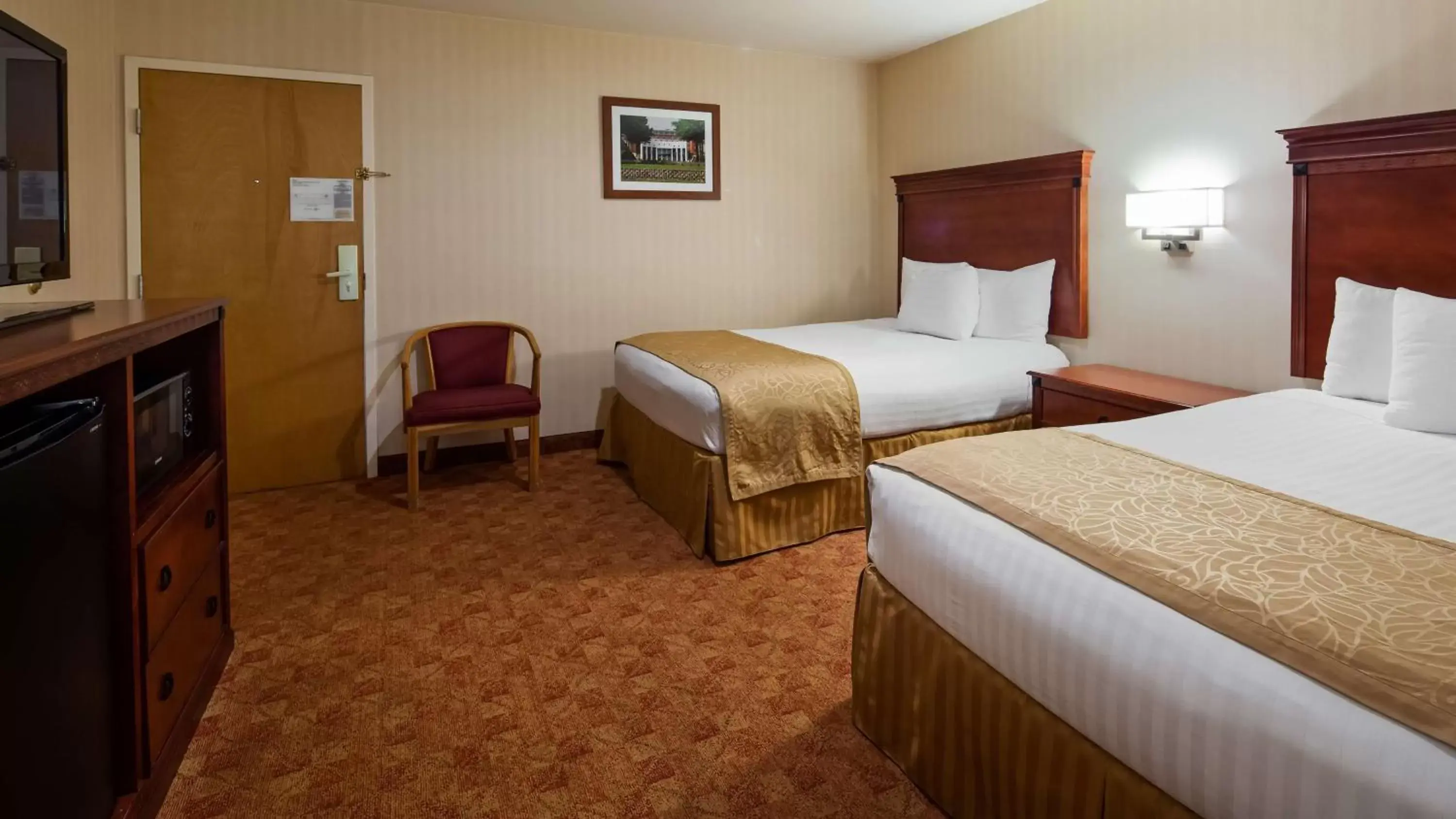 Double Room with Two Double Beds in The Inn on Storrs Double Room with Two Double Beds in The Inn on Storrs