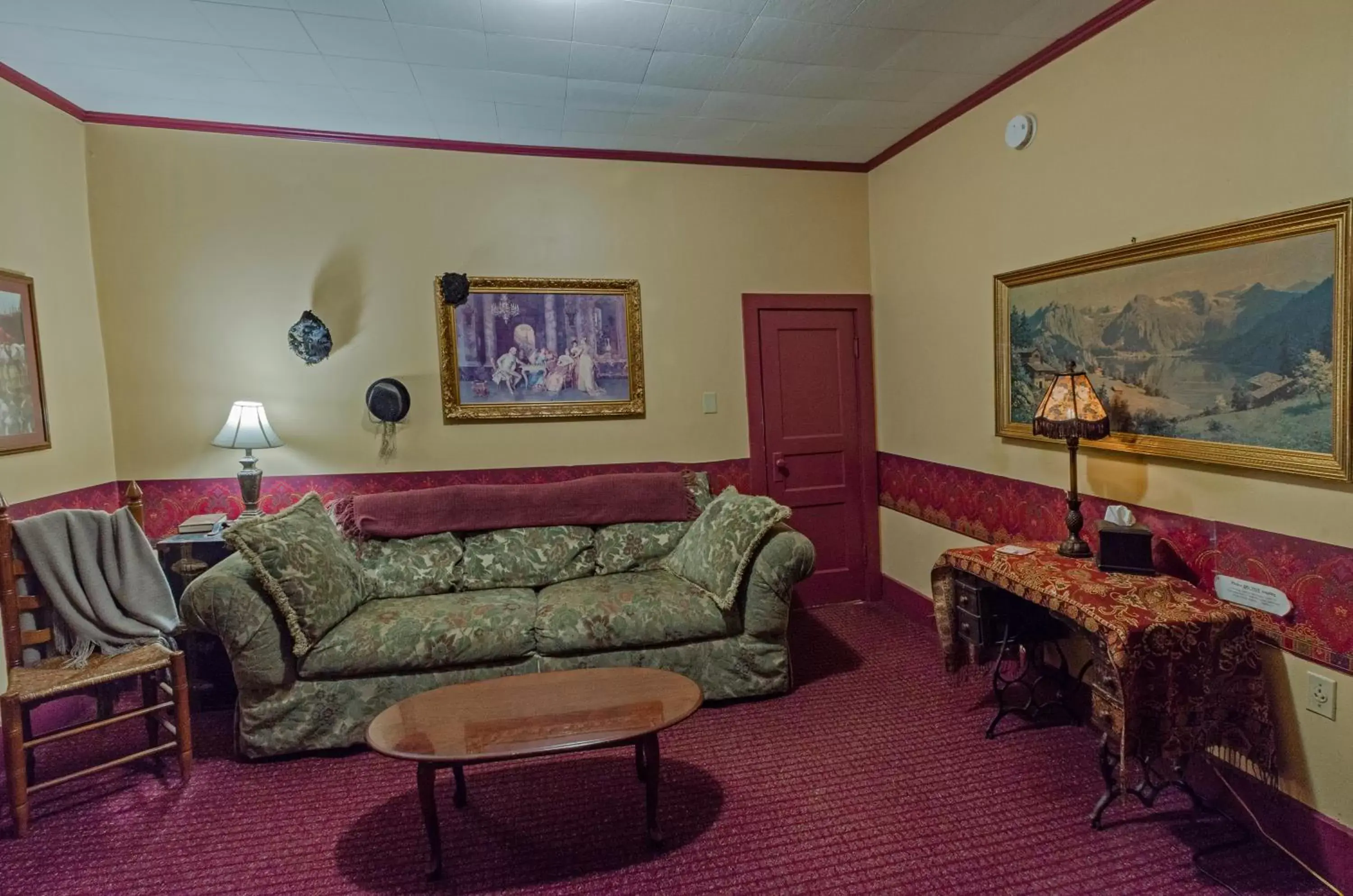 Deluxe Queen Suite in Armour's Hotel & Spa Deluxe Queen Suite in Armour's Hotel & Spa