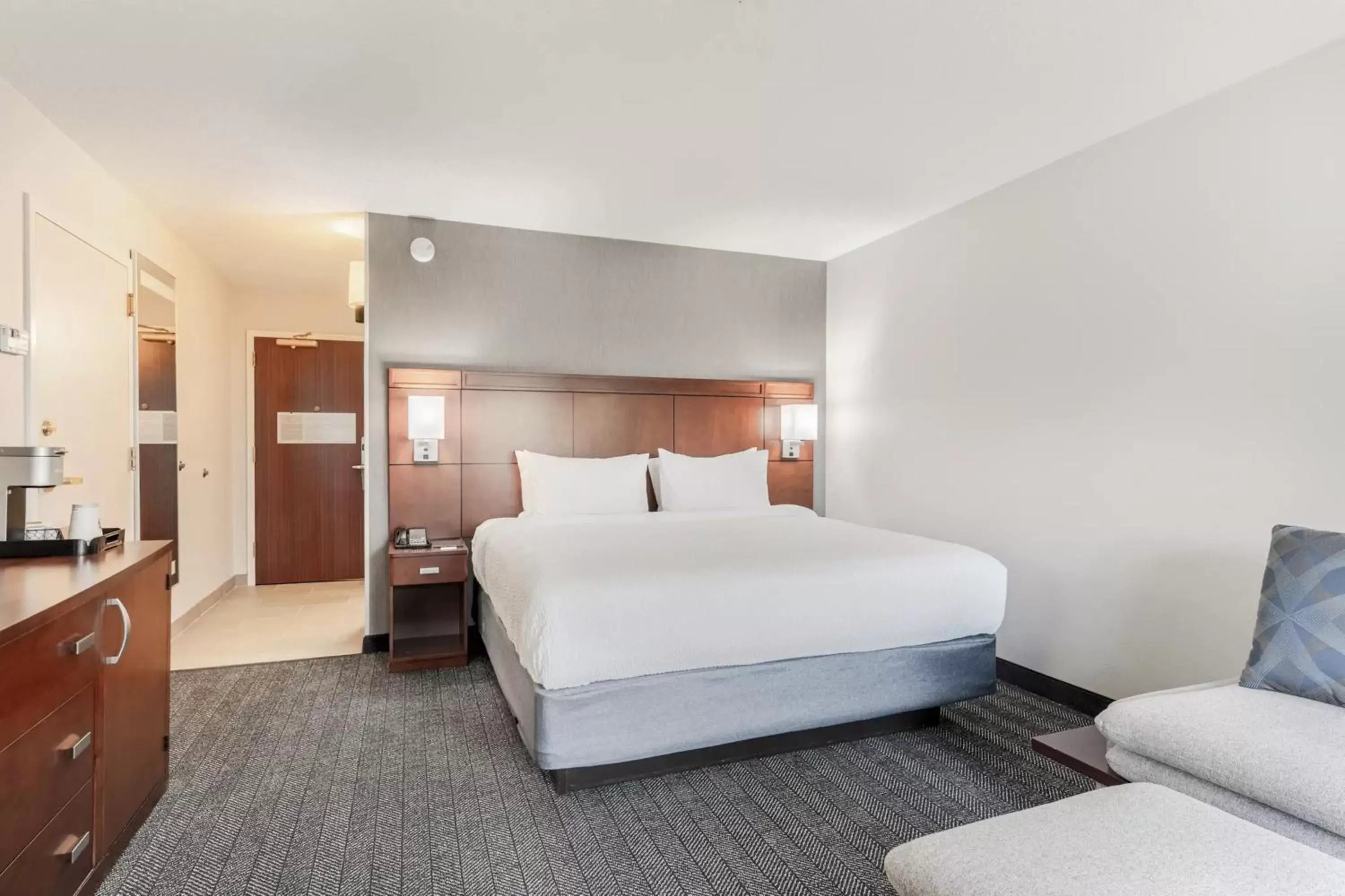 King Room with Sofa Bed in Courtyard Burlington Williston King Room with Sofa Bed in Courtyard Burlington Williston