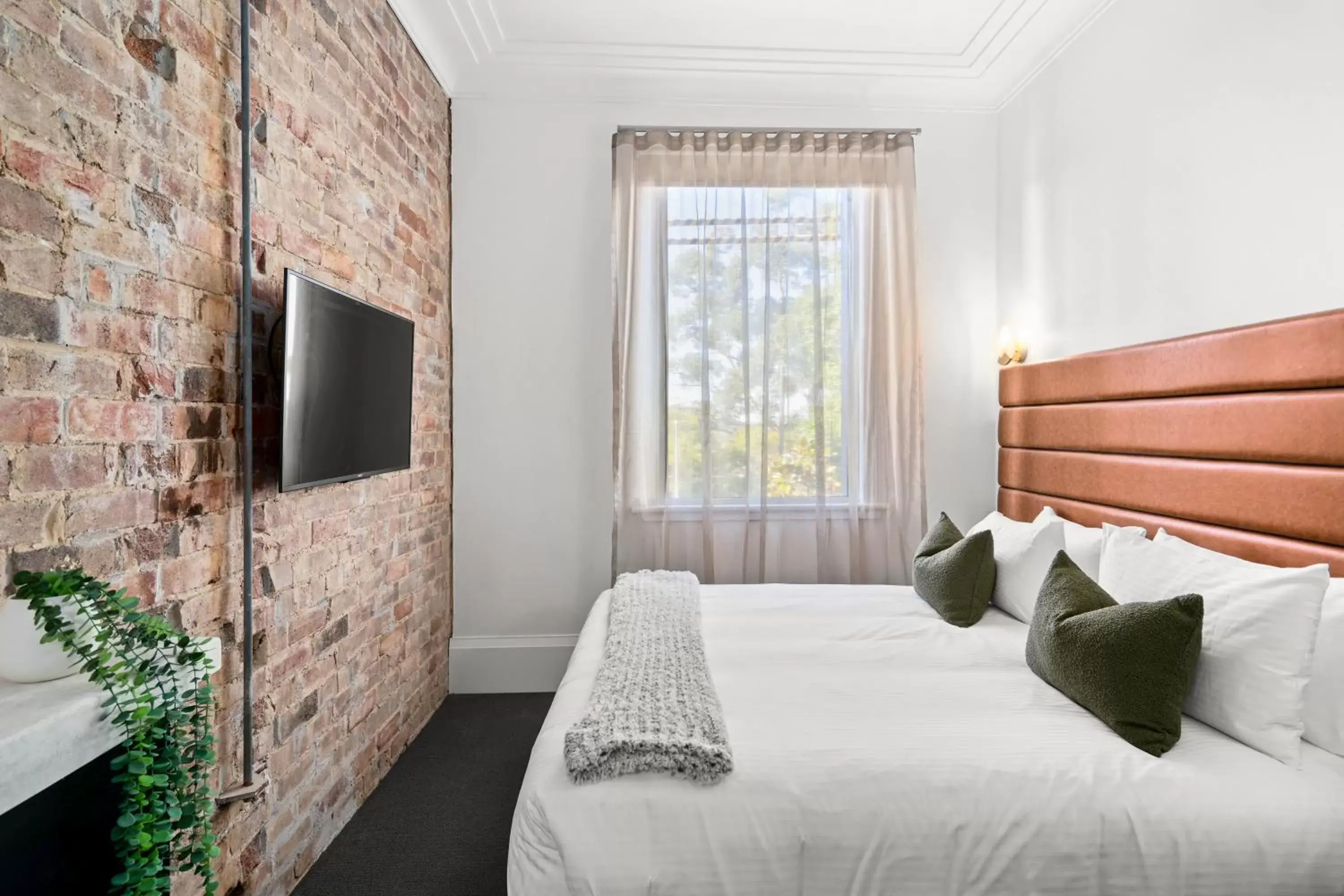 Deluxe Queen in Grand Hotel and Studios Deluxe Queen in Grand Hotel and Studios