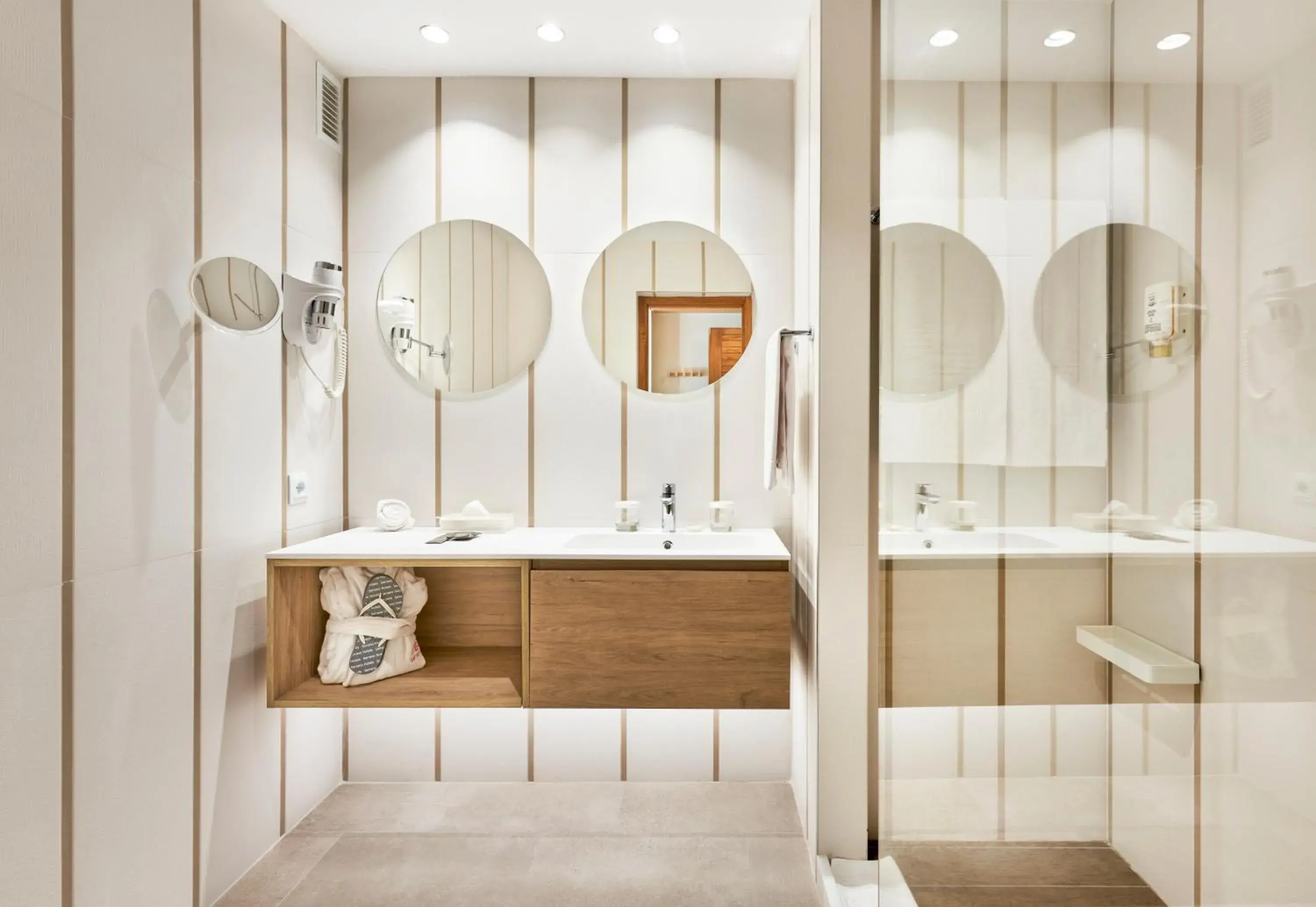 Twin Room (2 Adults + 1 Child) in Hotel & Spa S'Entrador Playa Twin Room (2 Adults + 1 Child) in Hotel & Spa S'Entrador Playa