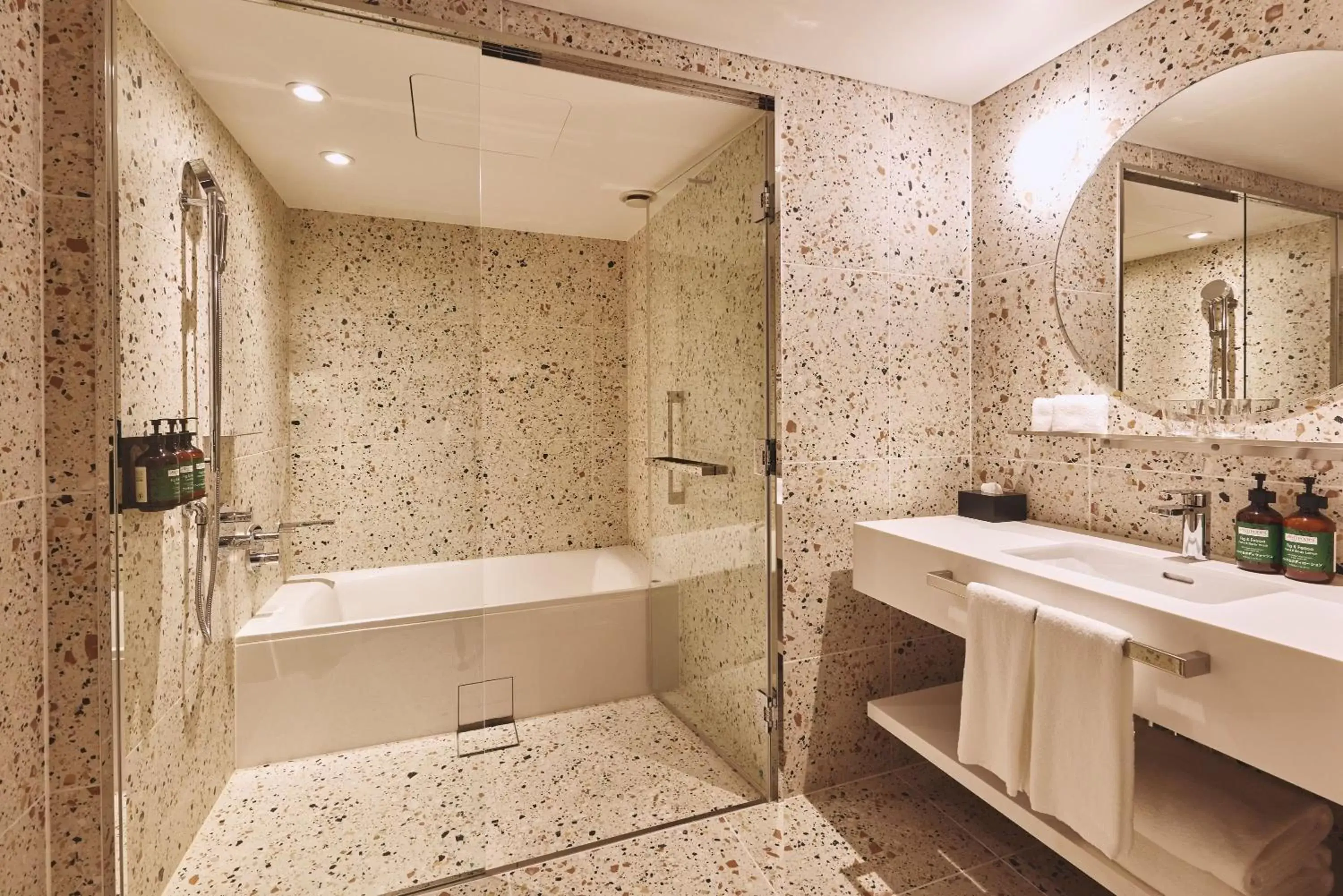 Grand Twin Room with Terrace in voco Osaka Central by IHG Grand Twin Room with Terrace in voco Osaka Central by IHG