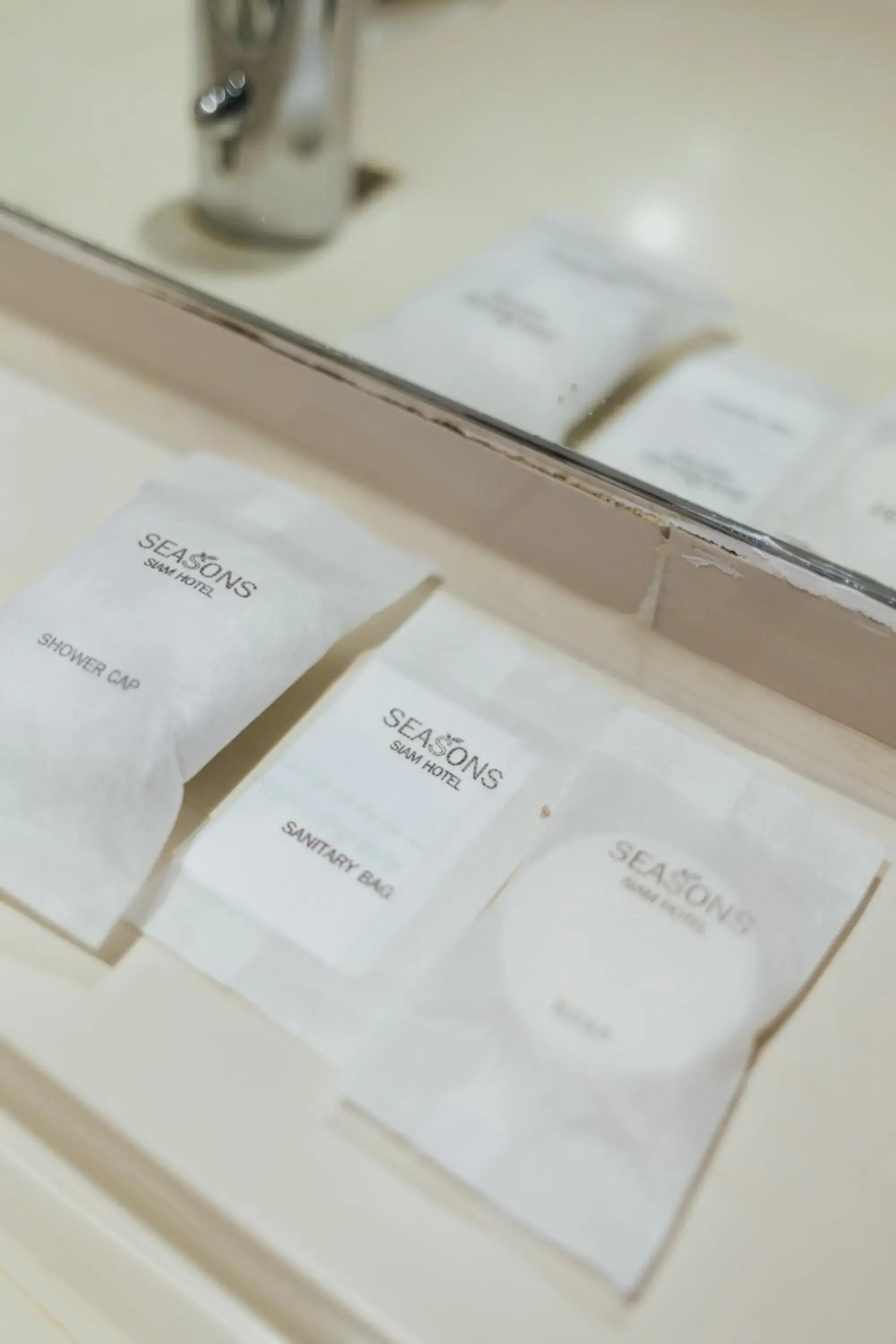 Superior Double Room in Seasons Siam Hotel Superior Double Room in Seasons Siam Hotel