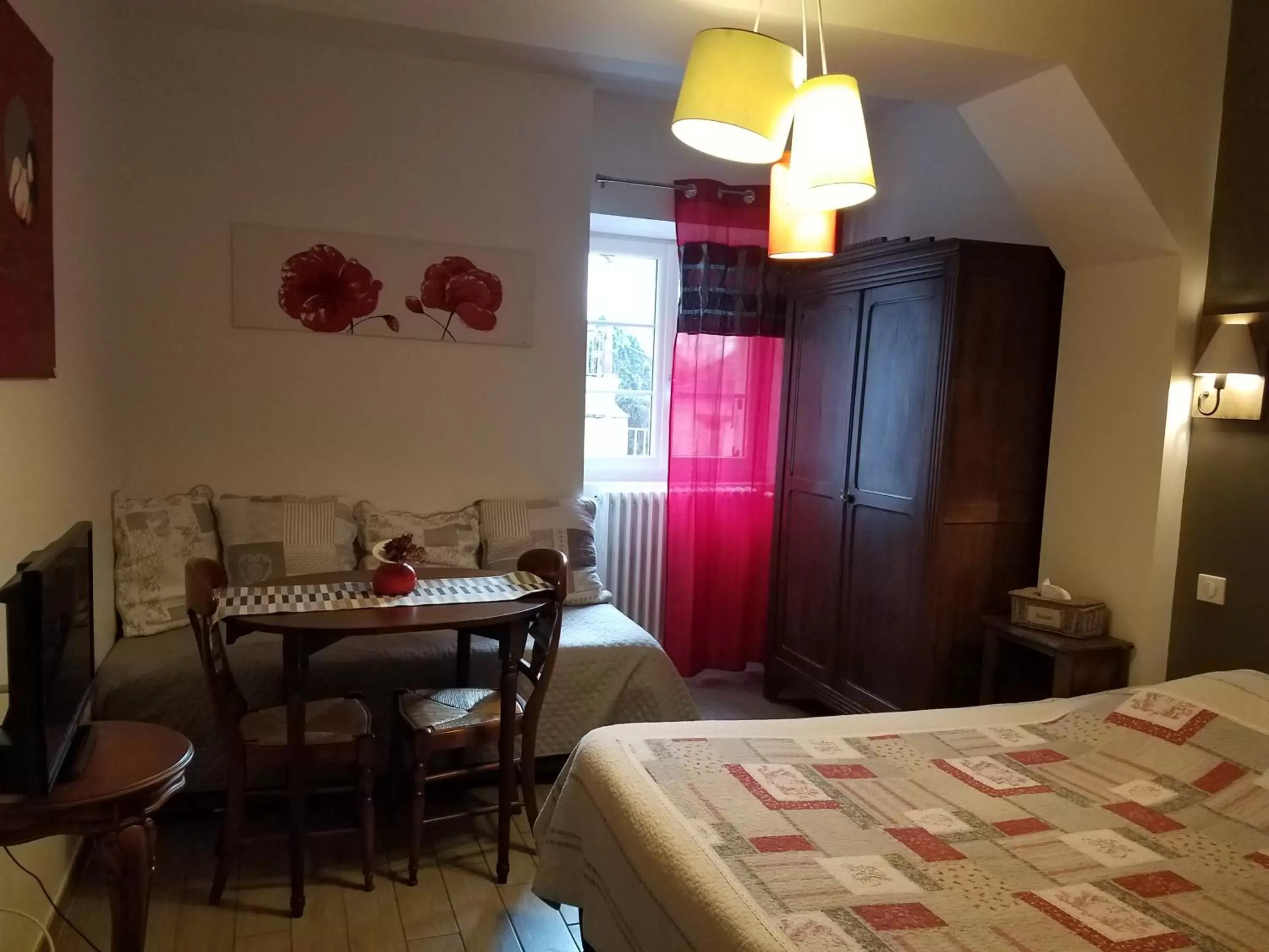 Family Room with Bath - single occupancy in Château Besson Family Room with Bath - single occupancy in Château Besson