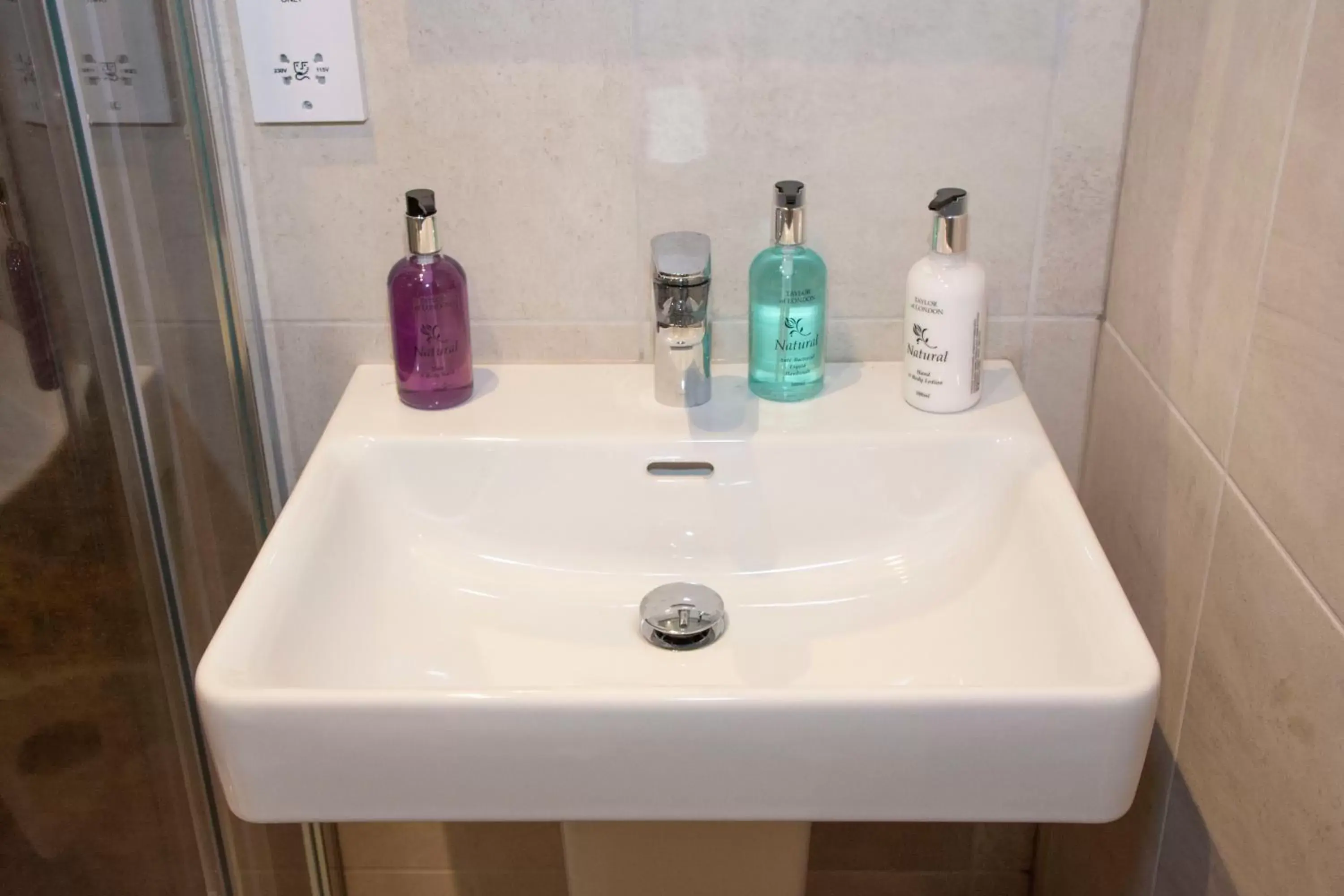 Double Room with Private Bathroom in Rose and Crown Double Room with Private Bathroom in Rose and Crown