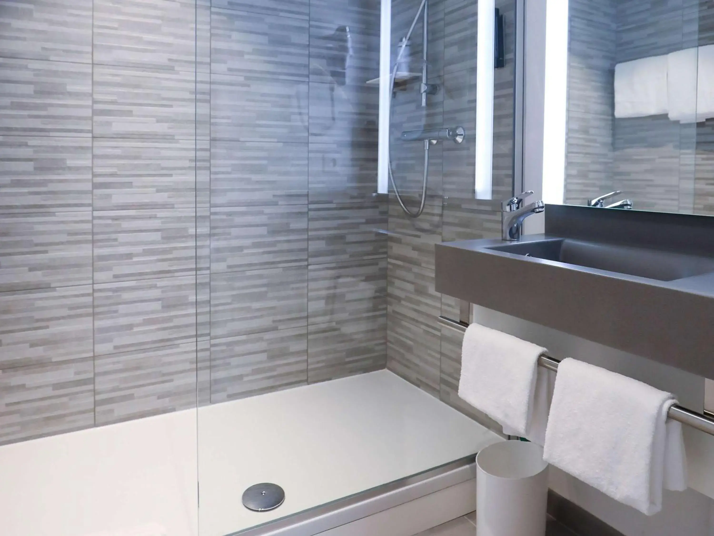 Standard Double Room in ibis Styles Puteaux Paris La Defense Standard Double Room in ibis Styles Puteaux Paris La Defense