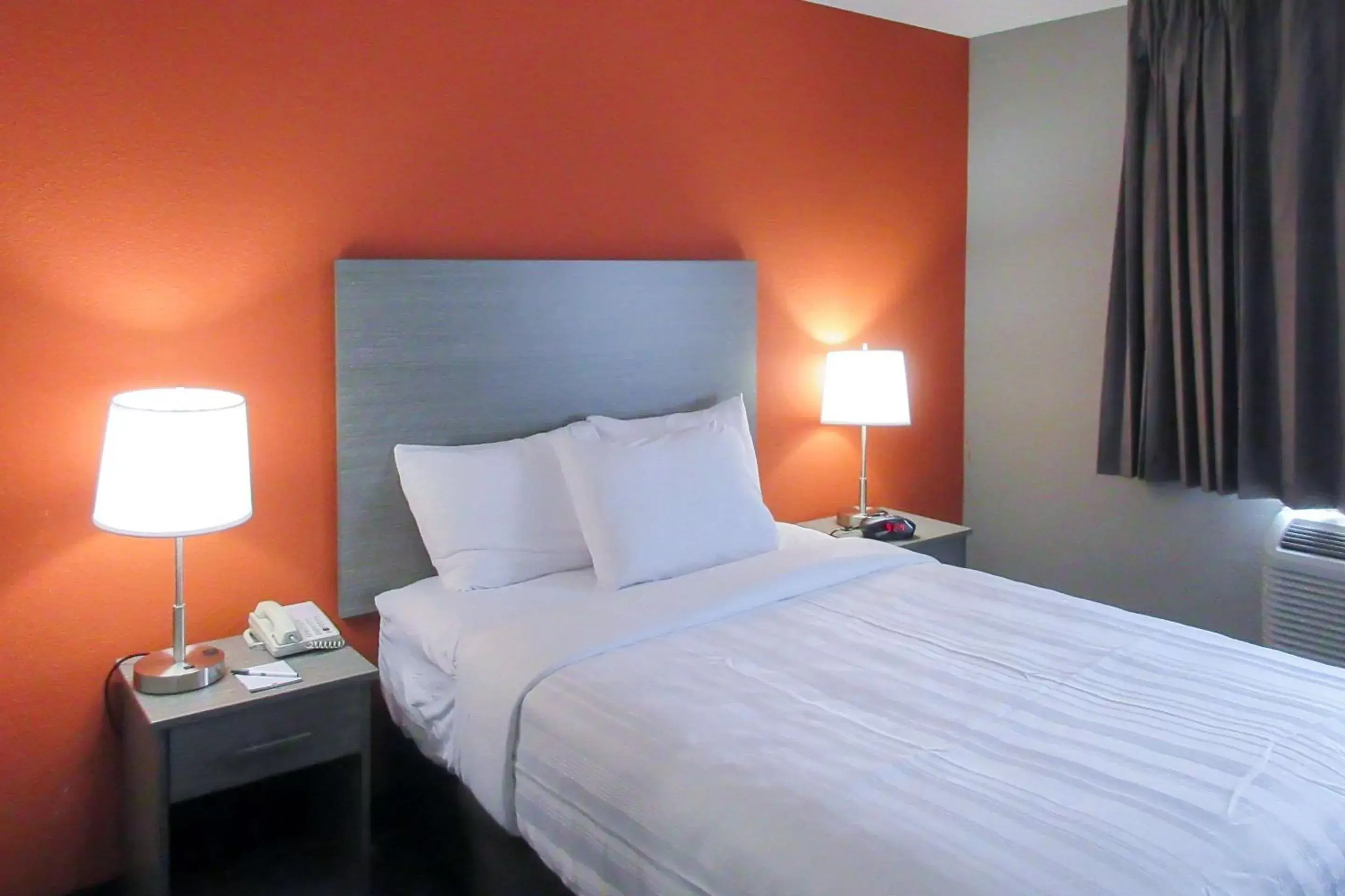 Double Room with Tub - Accessible/Non-Smoking in Quality Inn & Suites Double Room with Tub - Accessible/Non-Smoking in Quality Inn & Suites