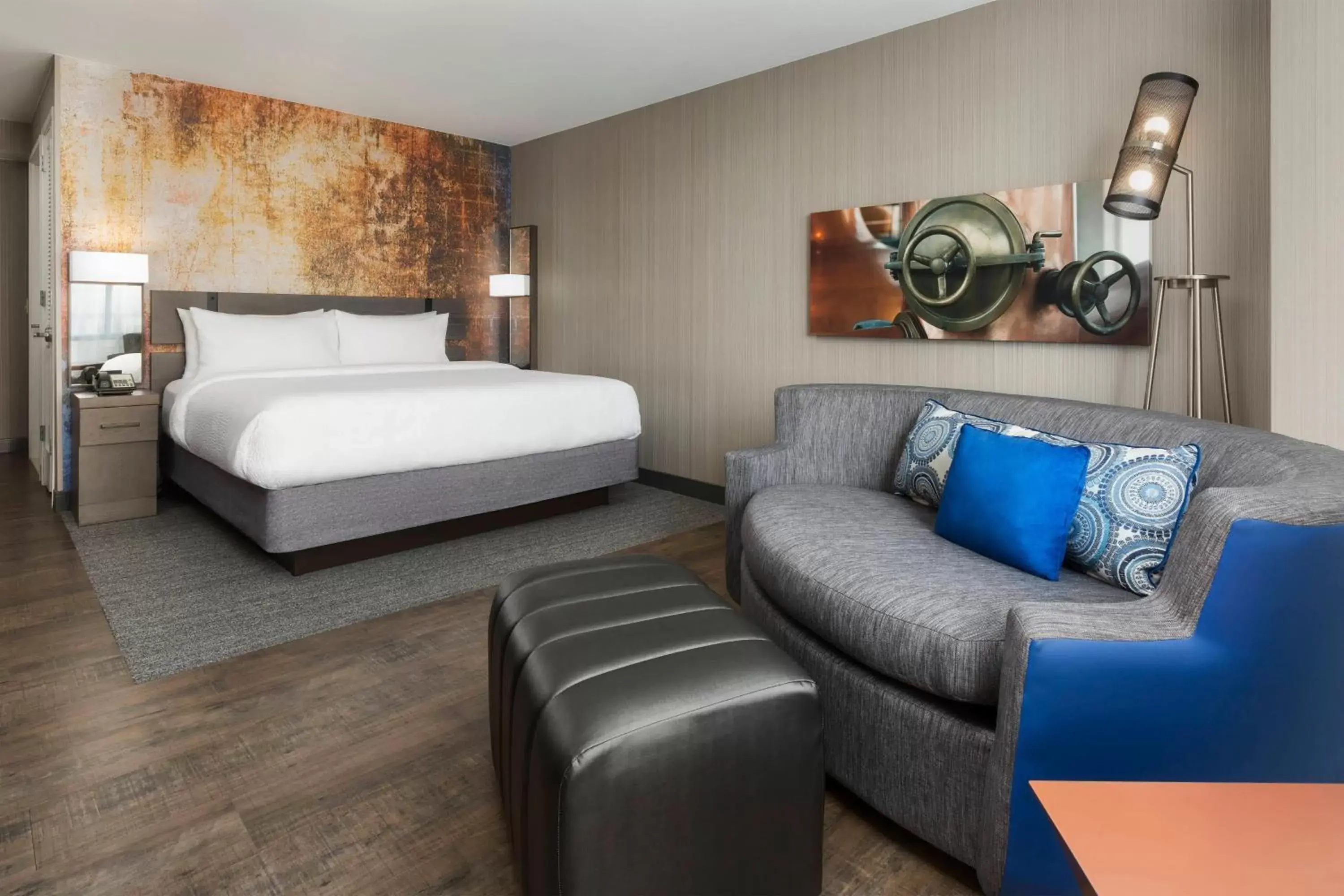 King Room with Adapted Tub - Mobility Accessible in Courtyard Austin Downtown/Convention Center King Room with Adapted Tub - Mobility Accessible in Courtyard Austin Downtown/Convention Center