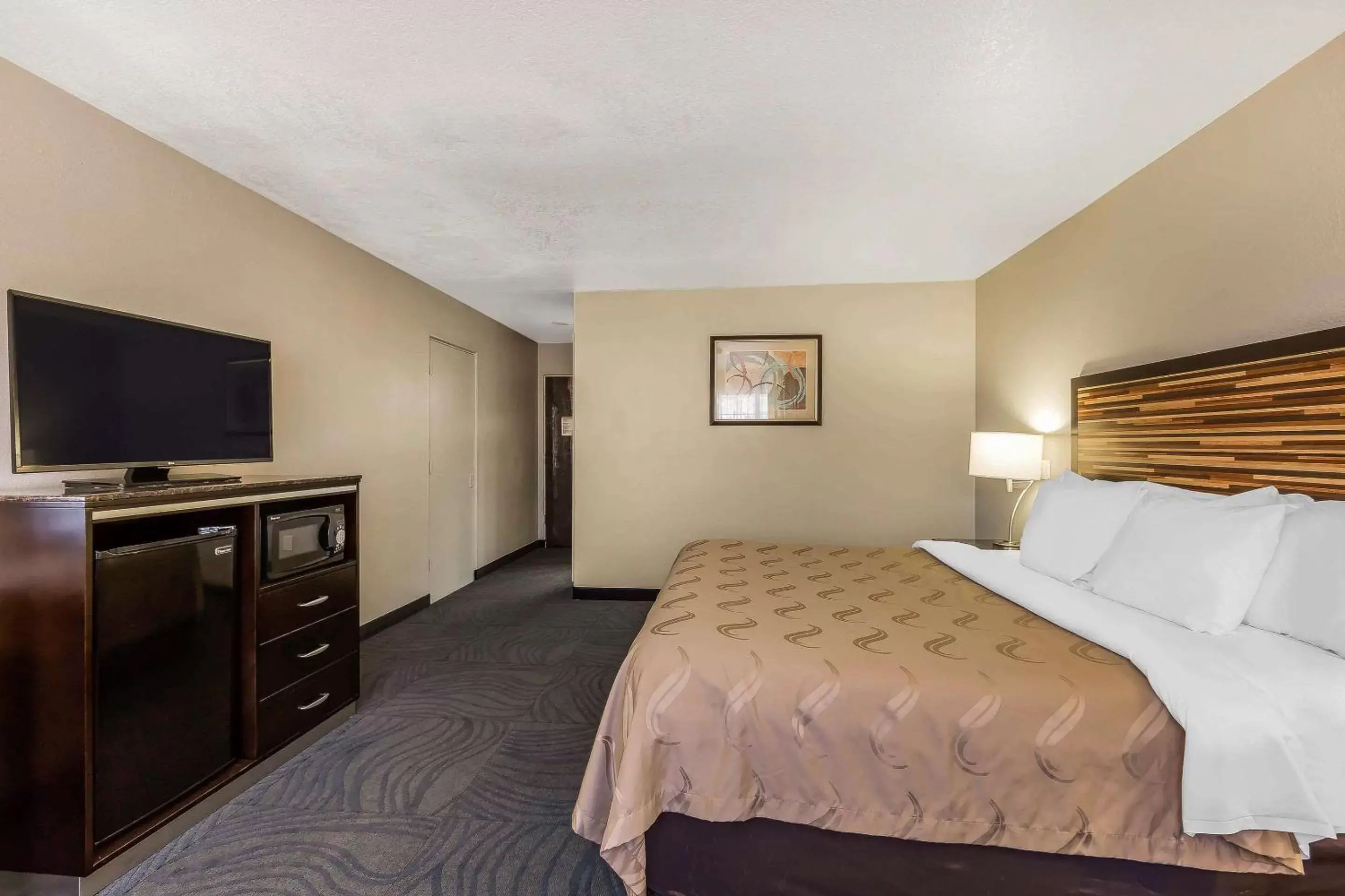 Standard Room, 1 King Bed, Non Smoking in Quality Inn Fallbrook I-15 Standard Room, 1 King Bed, Non Smoking in Quality Inn Fallbrook I-15