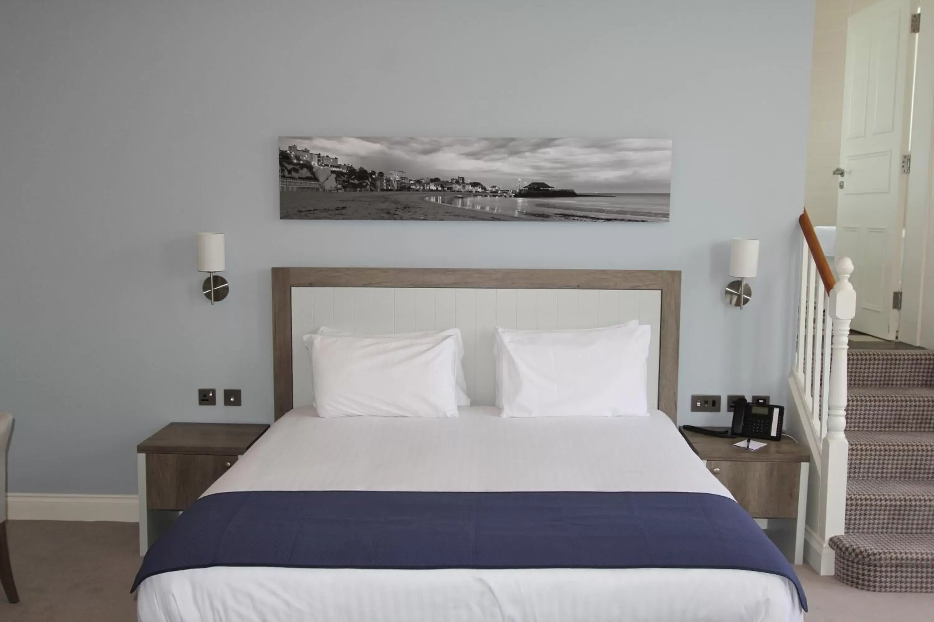 King Suite in Yarrow Hotel King Suite in Yarrow Hotel