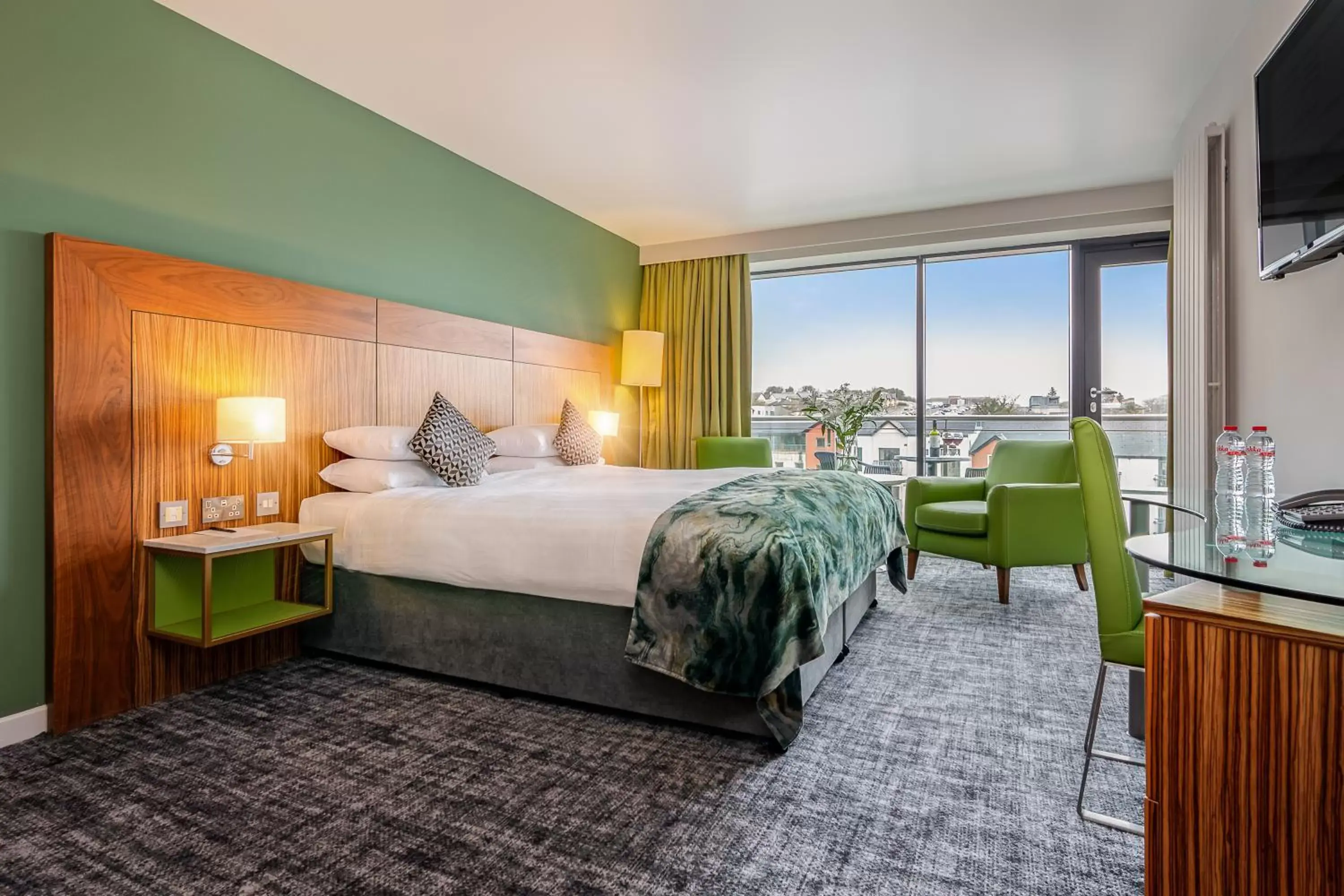 Deluxe Double Room with River View in The Glasshouse Deluxe Double Room with River View in The Glasshouse