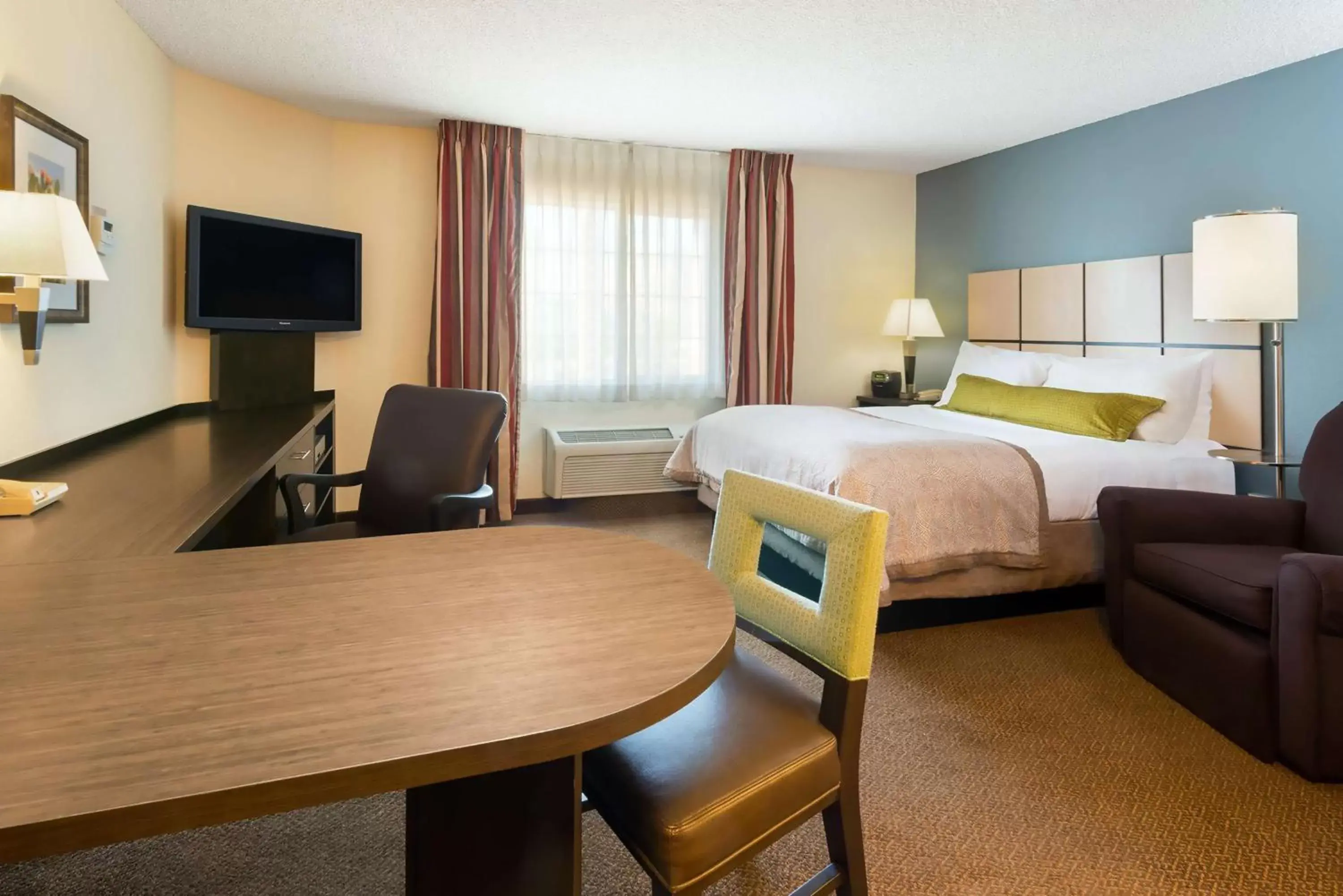 Studio Suite Queen with Roll-In Shower - Mobility Accessible in Sonesta Simply Suites Philadelphia Mount Laurel Studio Suite Queen with Roll-In Shower - Mobility Accessible in Sonesta Simply Suites Philadelphia Mount Laurel