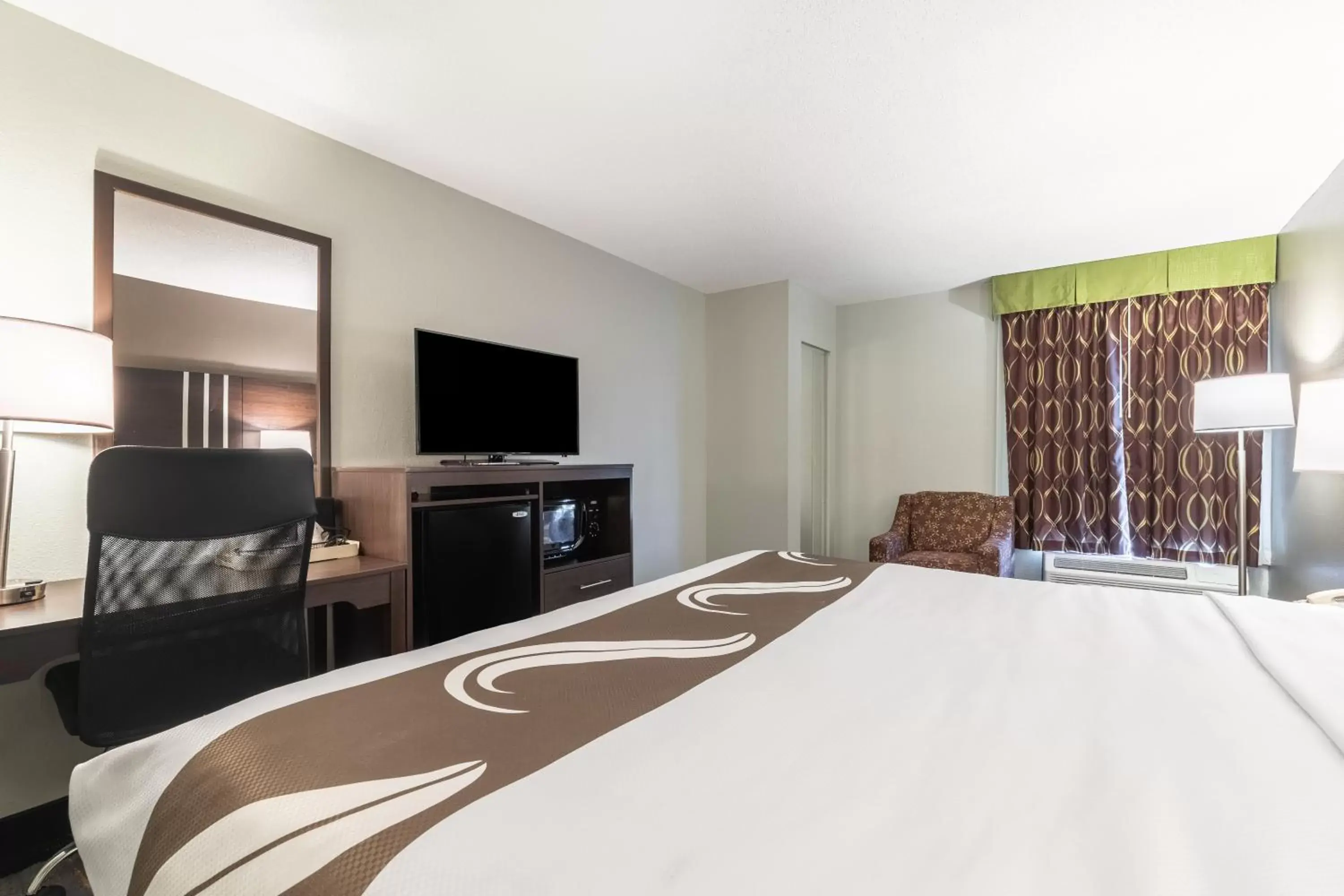 King Room with One King Bed/Upper Floor, Non-Smoking, in Quality Inn Cleveland North King Room with One King Bed/Upper Floor, Non-Smoking, in Quality Inn Cleveland North